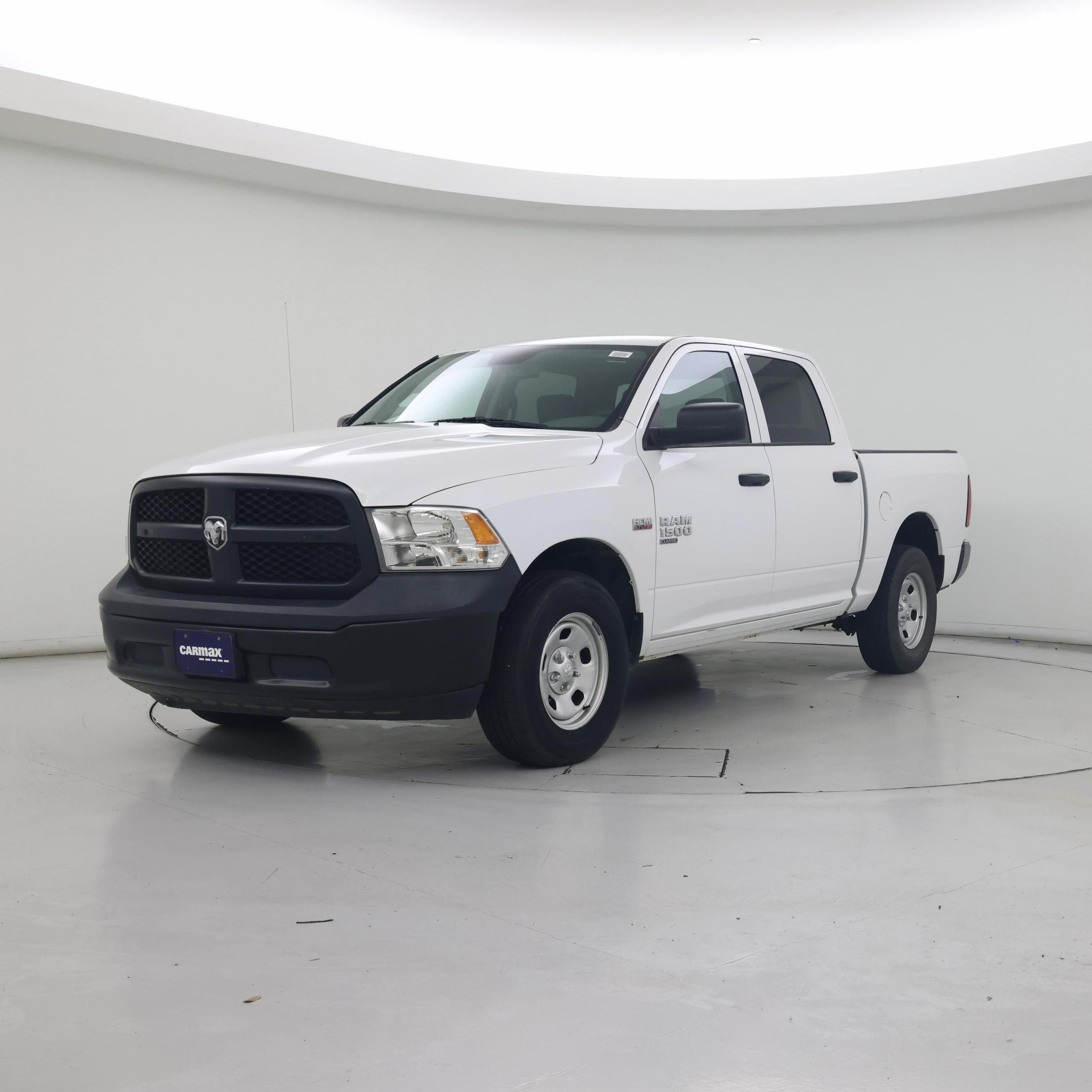 Thumbnail: 2019 RAM 1500 Classic - 4