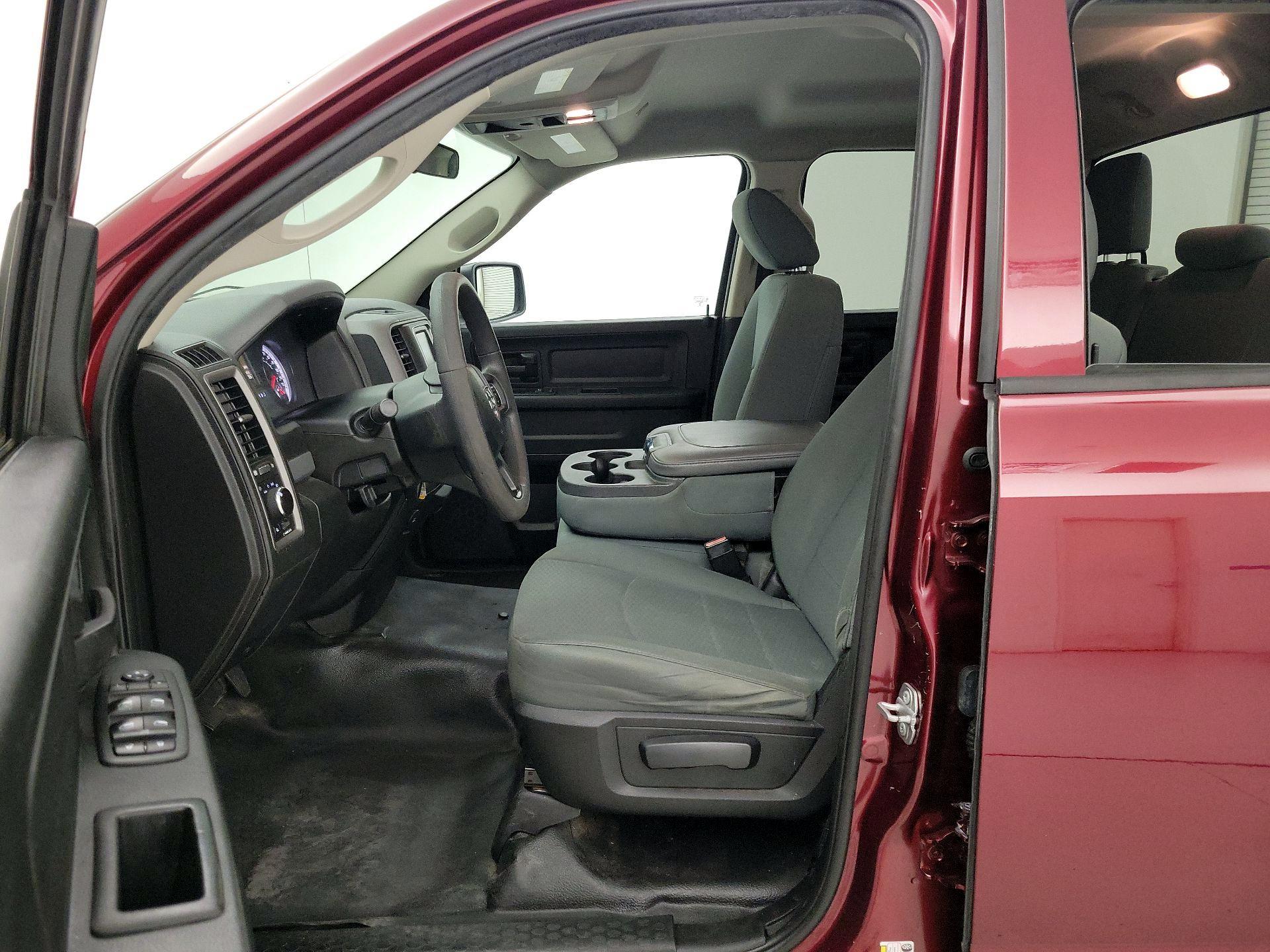 Thumbnail: 2019 RAM 1500 Classic - 11