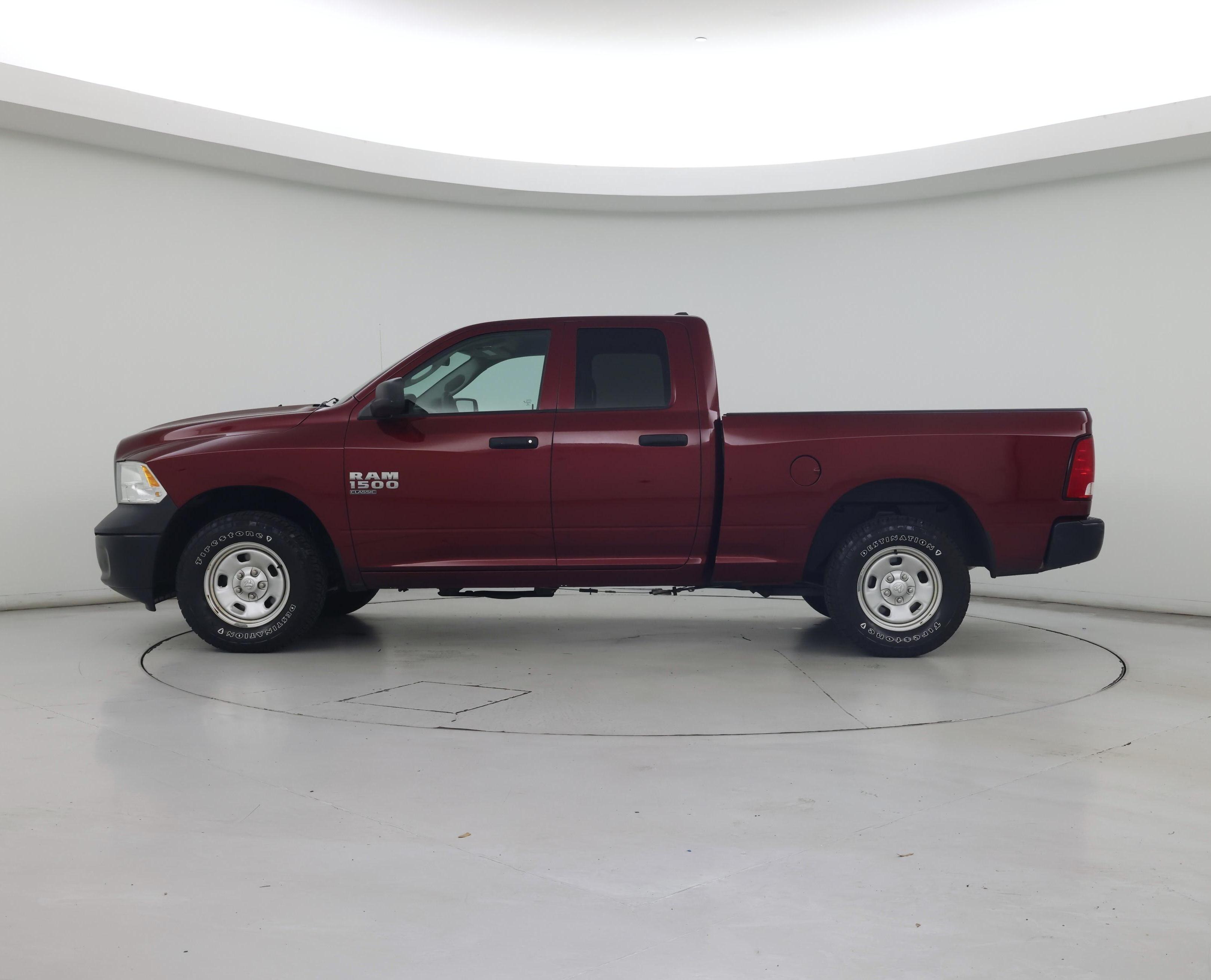 Thumbnail: 2019 RAM 1500 Classic - 3