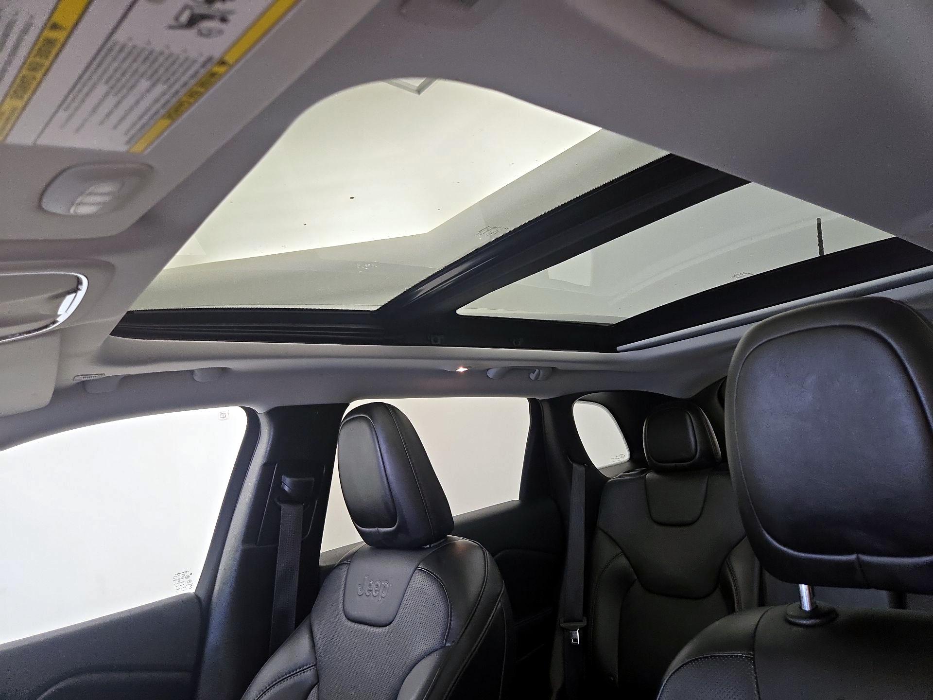 Thumbnail: 2019 Jeep Cherokee - 19