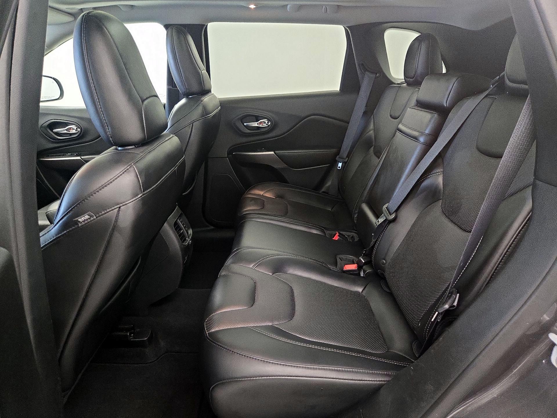 Thumbnail: 2019 Jeep Cherokee - 20