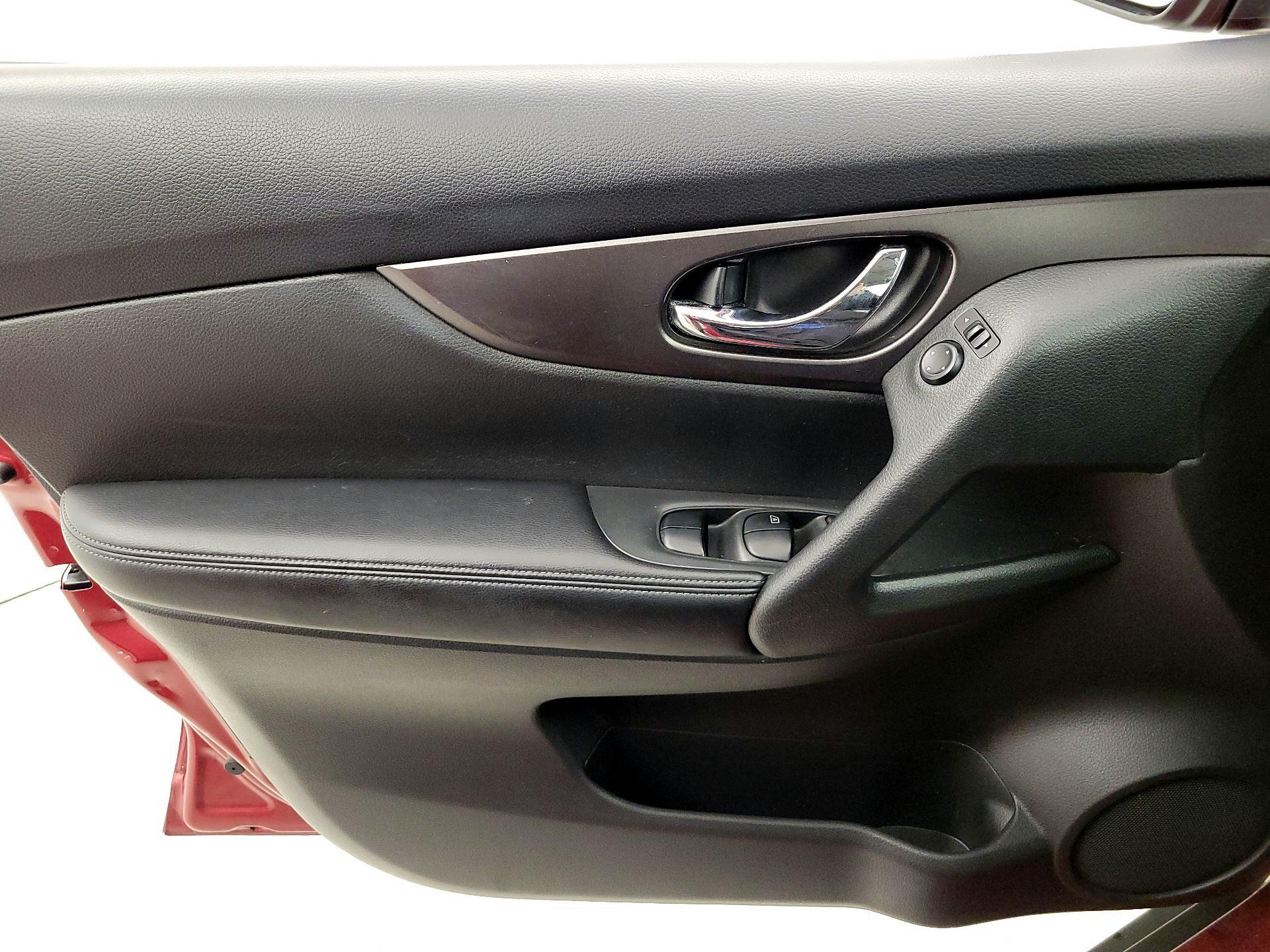 Thumbnail: 2016 Nissan Rogue - 12
