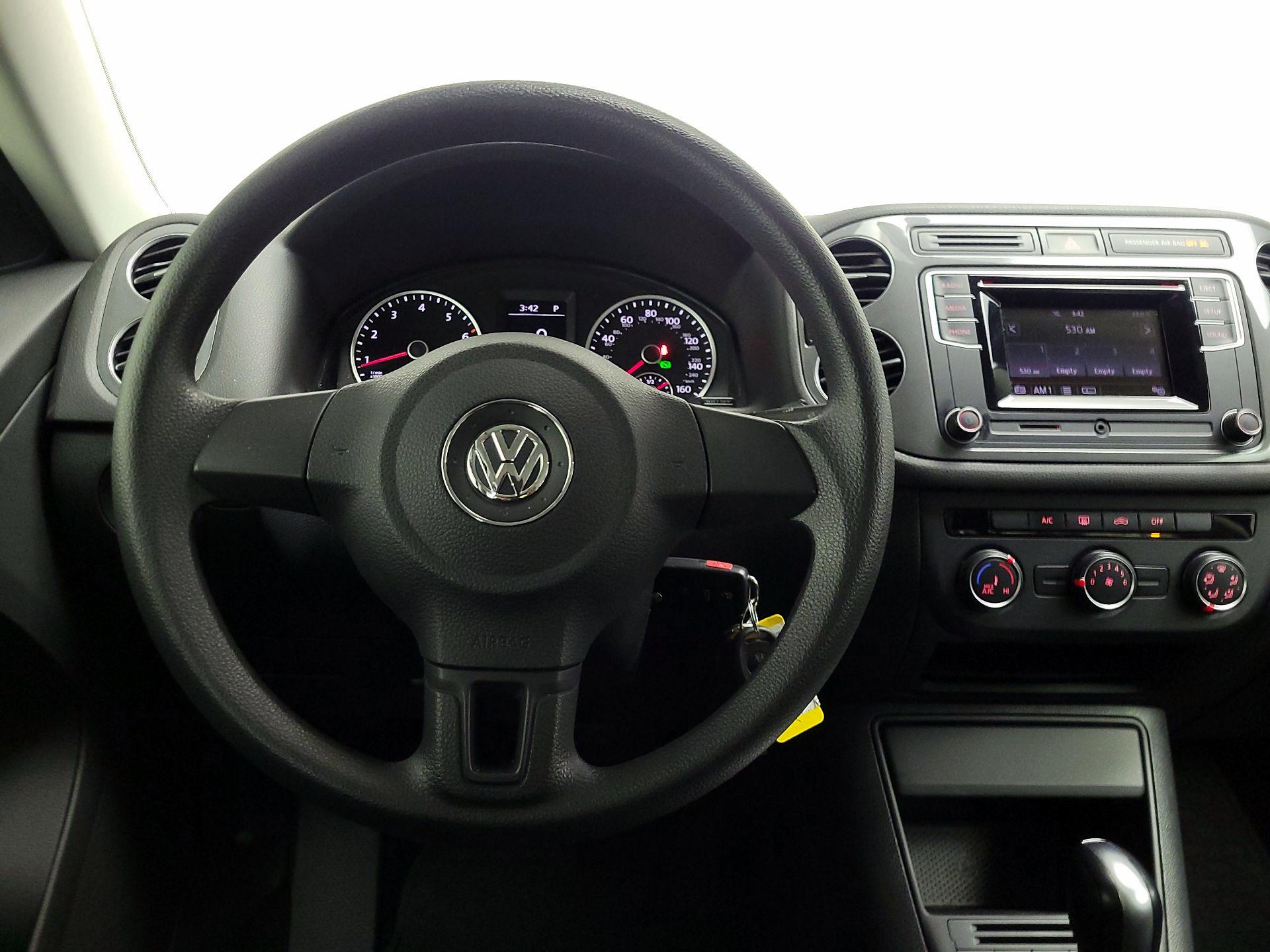 Thumbnail: 2017 Volkswagen Tiguan - 10