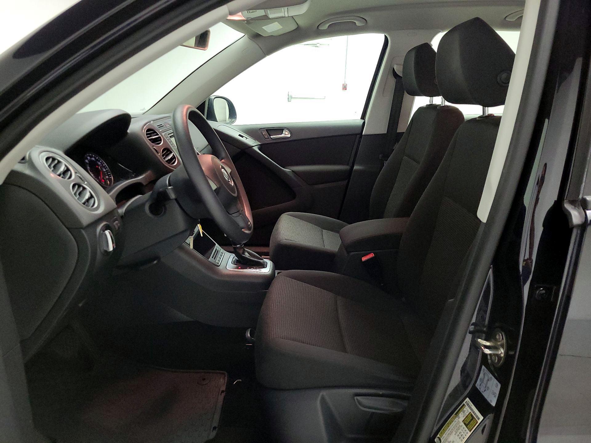 Thumbnail: 2017 Volkswagen Tiguan - 11