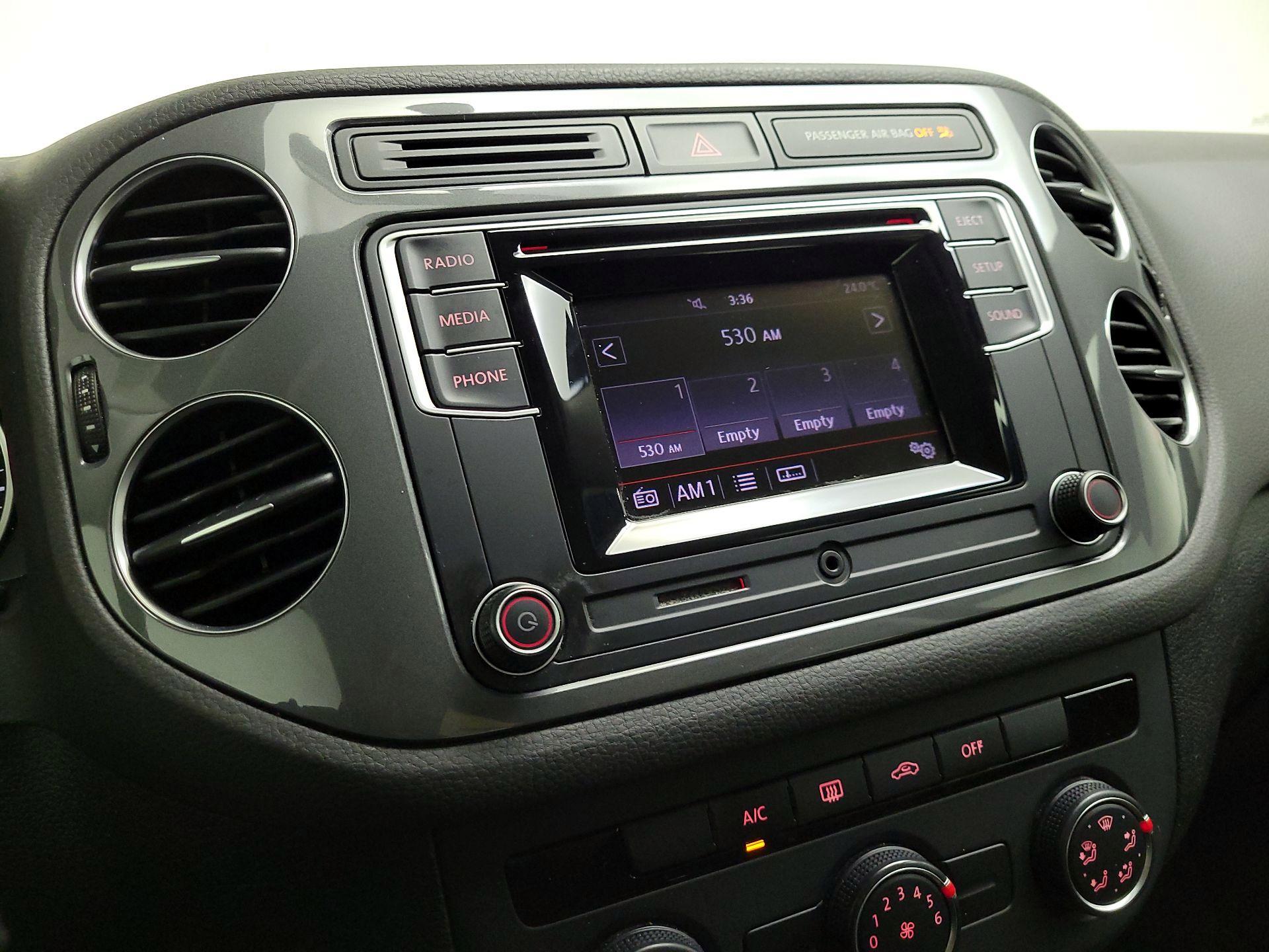 Thumbnail: 2017 Volkswagen Tiguan - 15