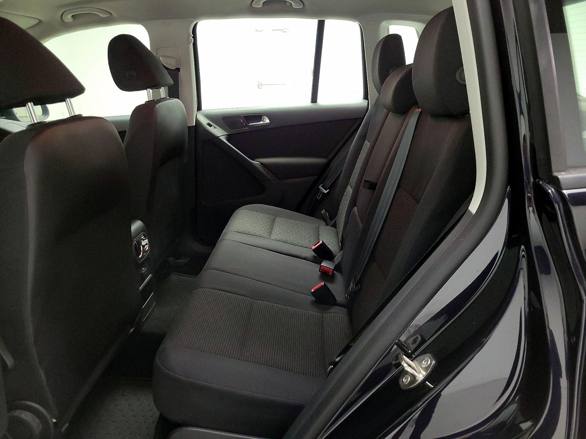 Thumbnail: 2017 Volkswagen Tiguan - 18
