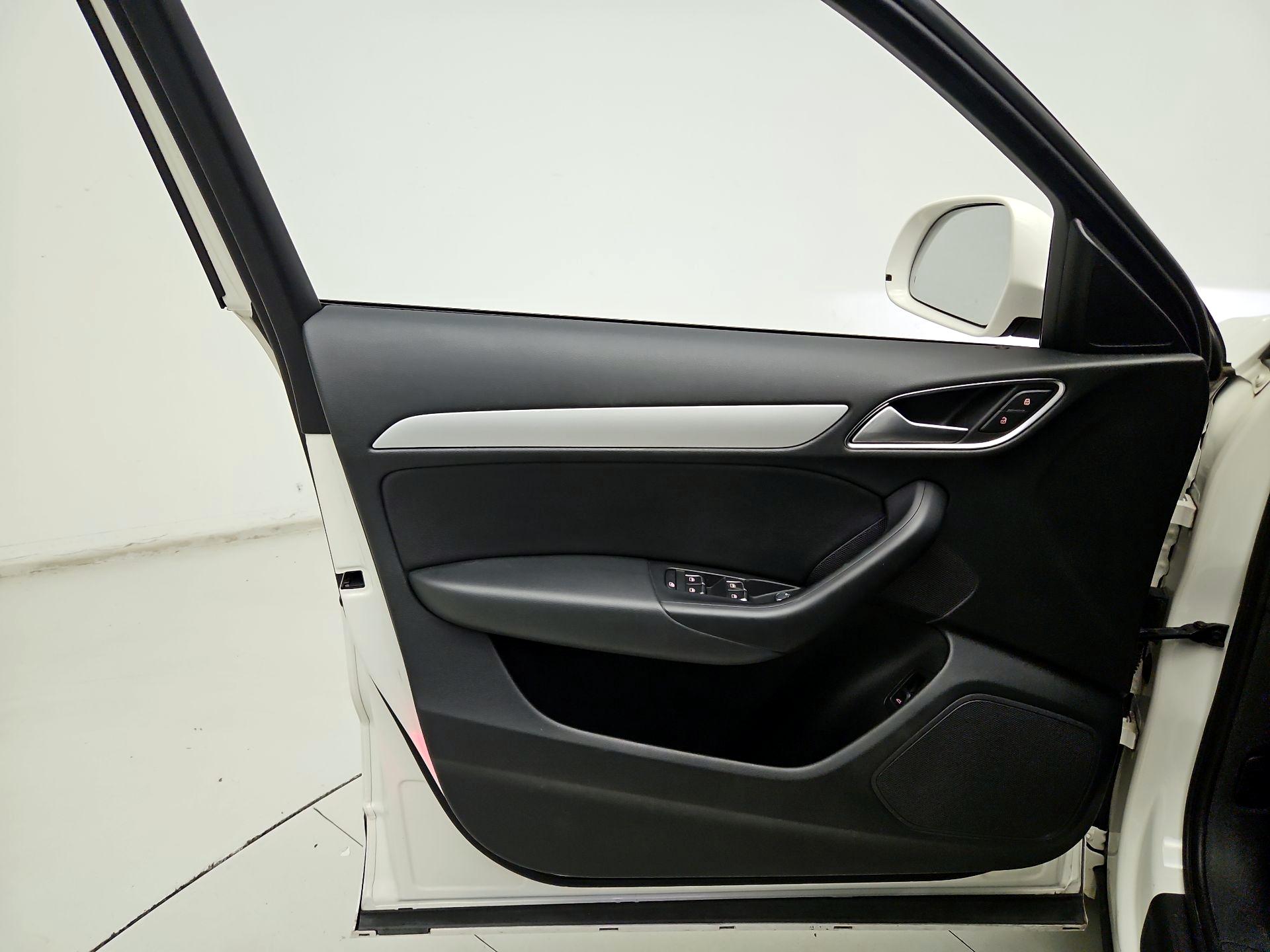 Thumbnail: 2017 Audi Q3 - 12