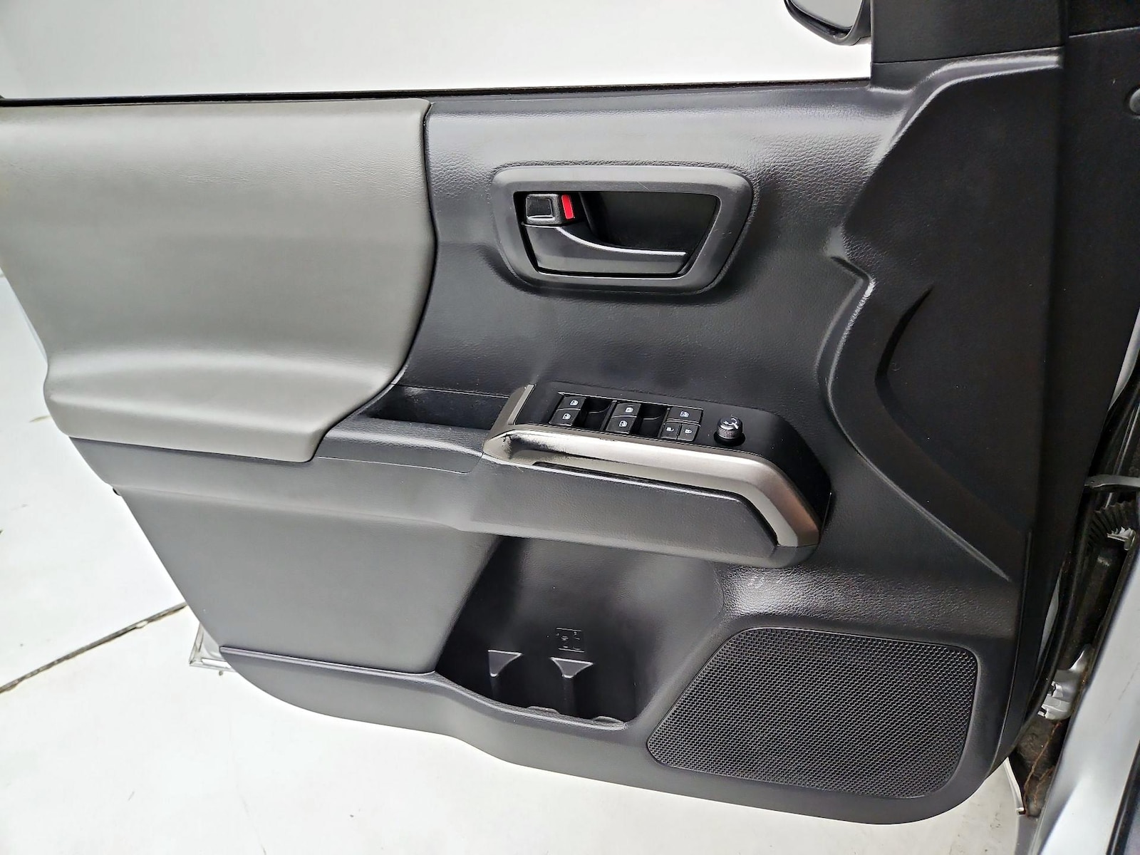 2022 Toyota Tacoma SR5 - Photo 13