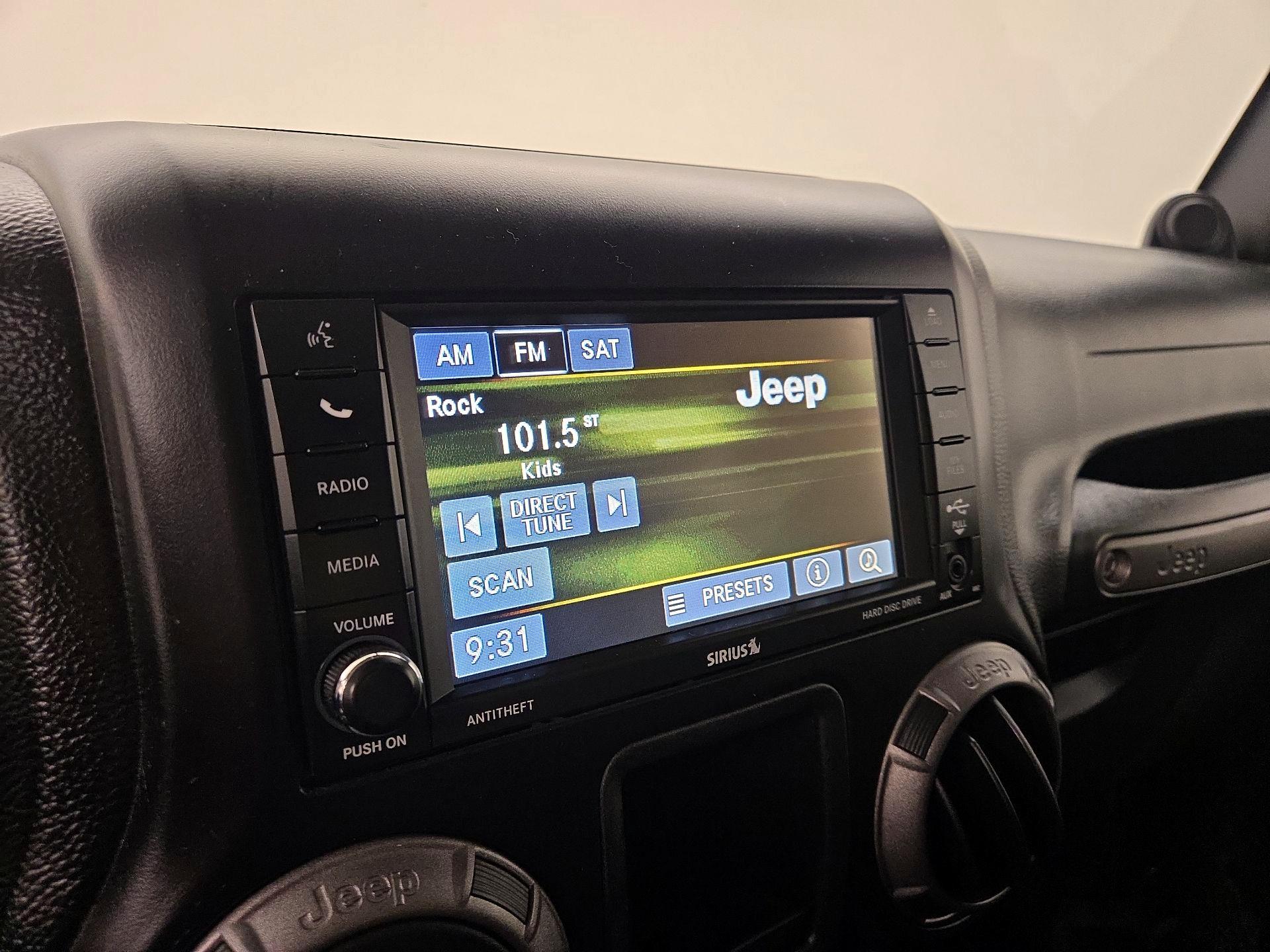 Thumbnail: 2014 Jeep Wrangler - 14
