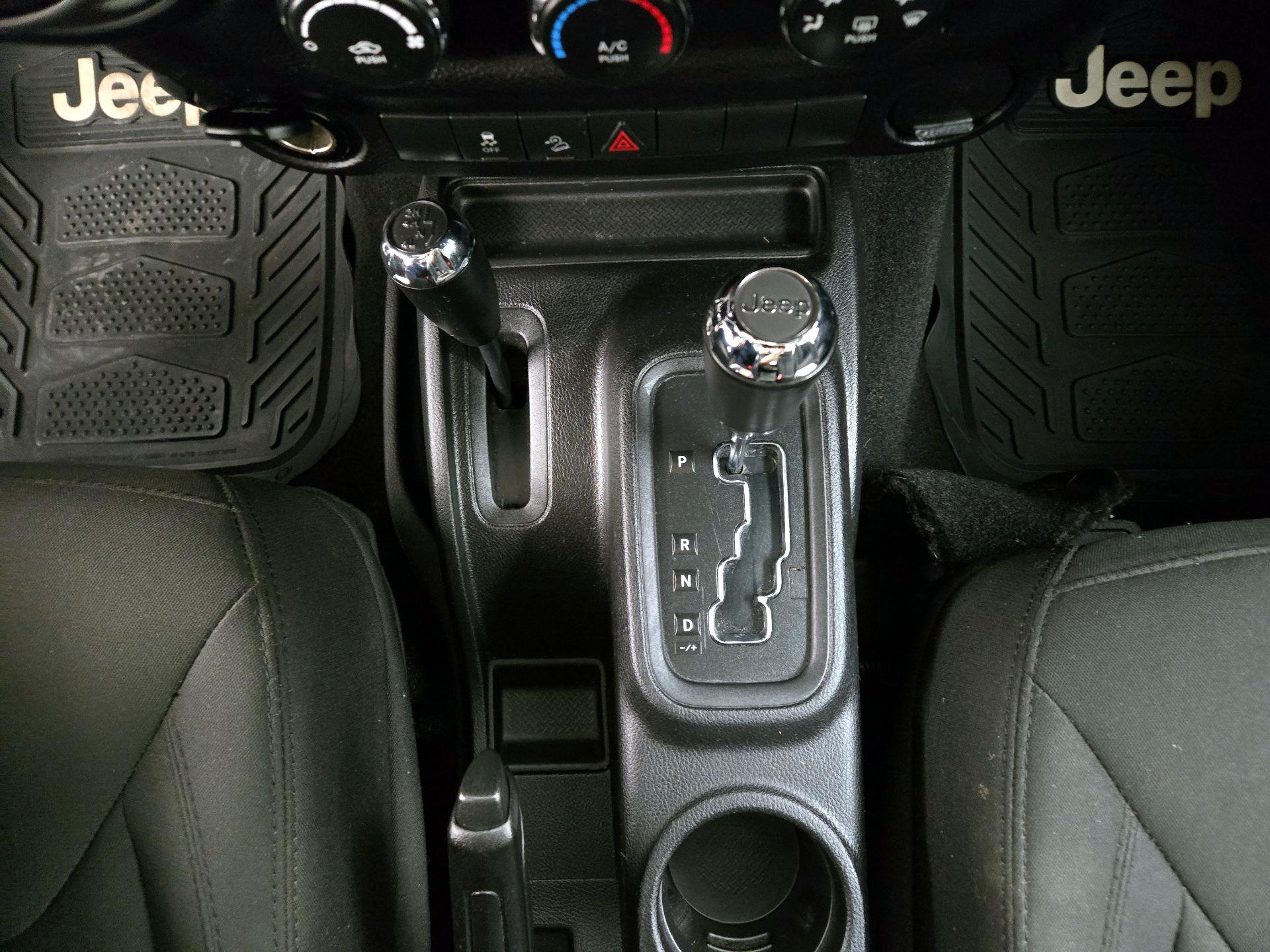 Thumbnail: 2014 Jeep Wrangler - 16