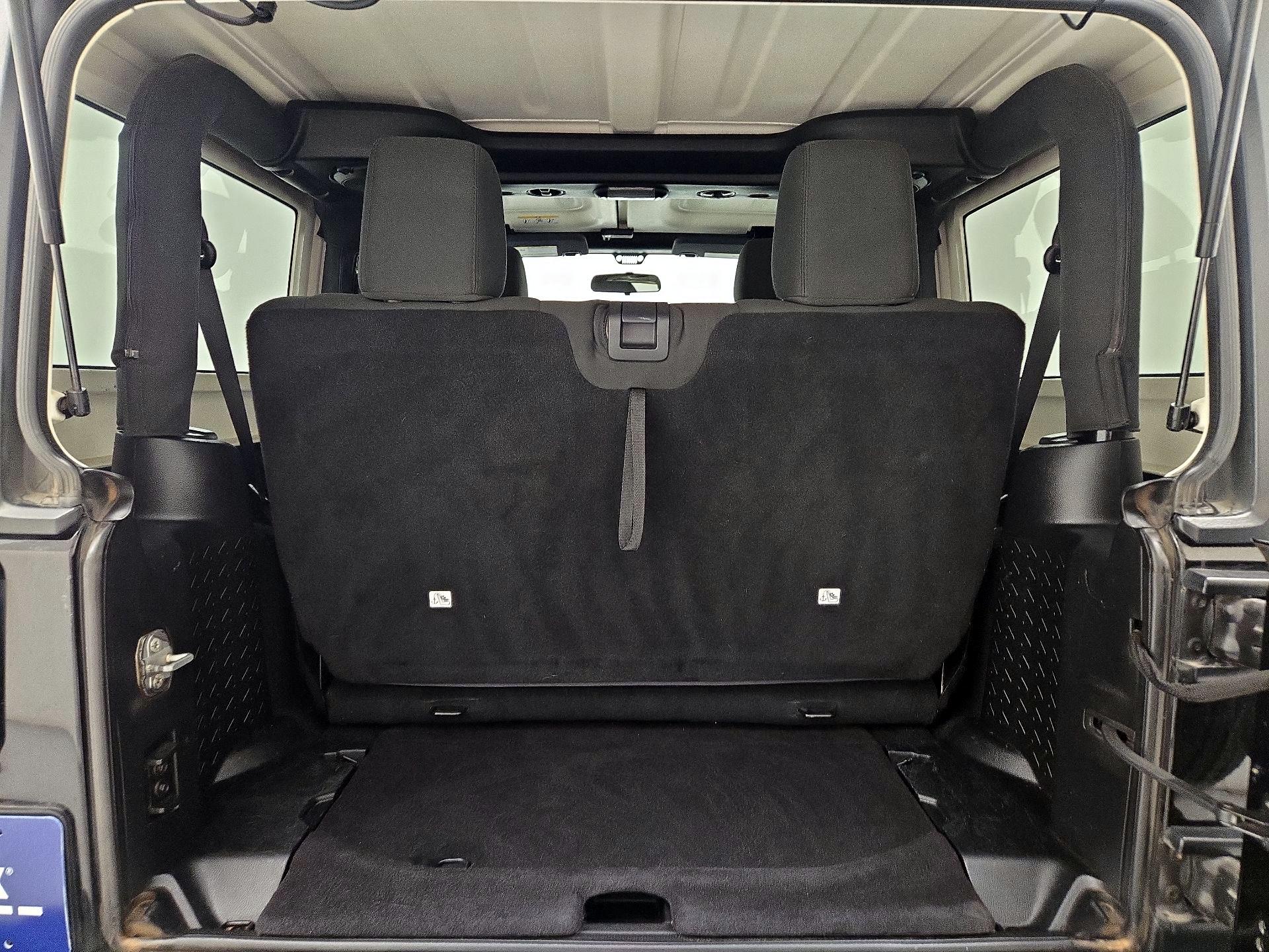 Thumbnail: 2014 Jeep Wrangler - 19