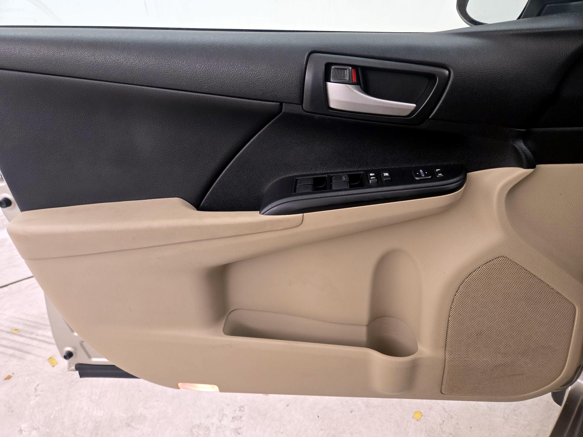 Thumbnail: 2014 Toyota Camry - 12