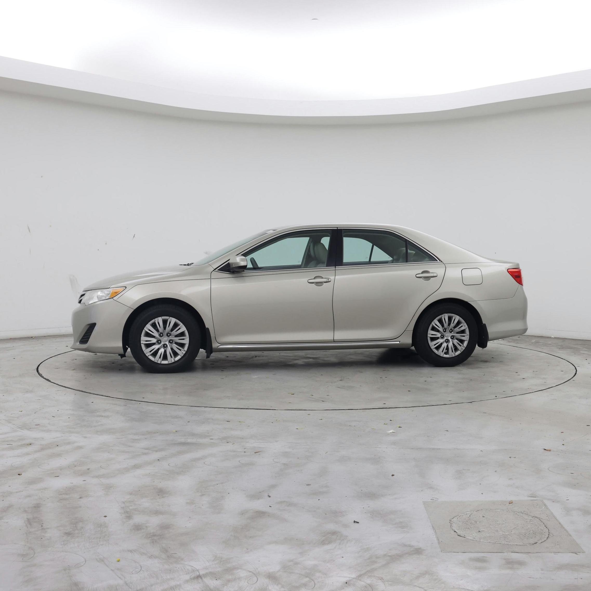 Thumbnail: 2014 Toyota Camry - 3