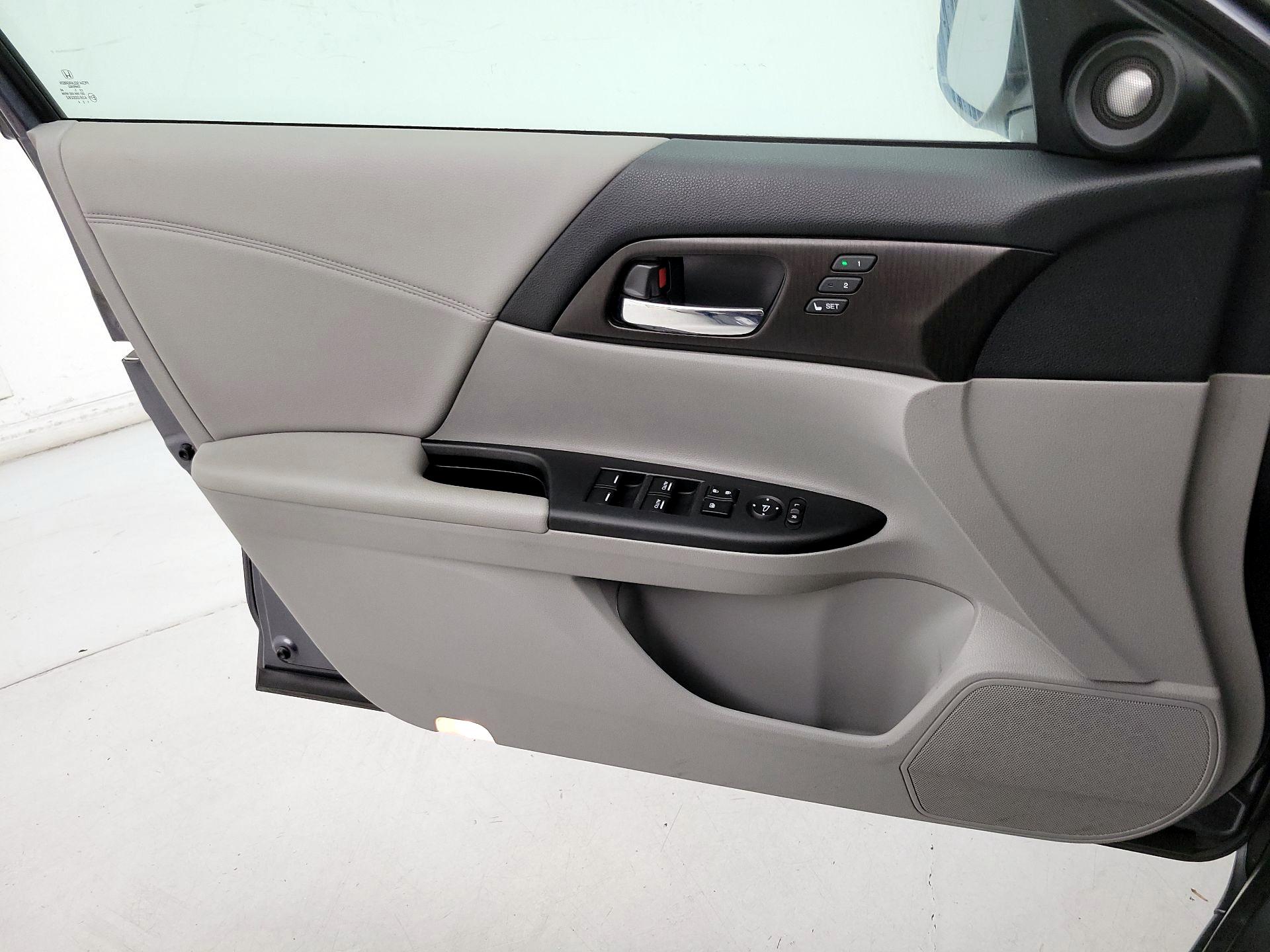 Thumbnail: 2015 Honda Accord - 12