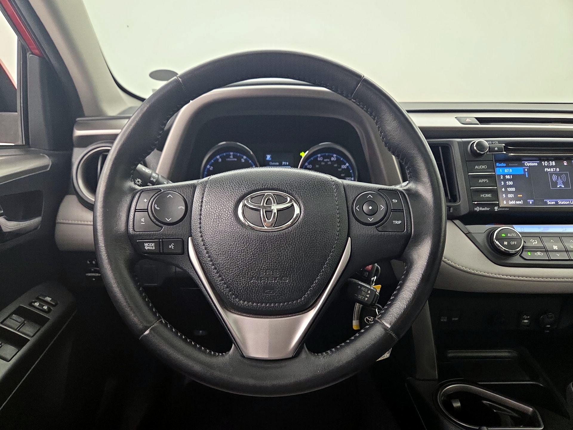 Thumbnail: 2016 Toyota RAV4 - 10