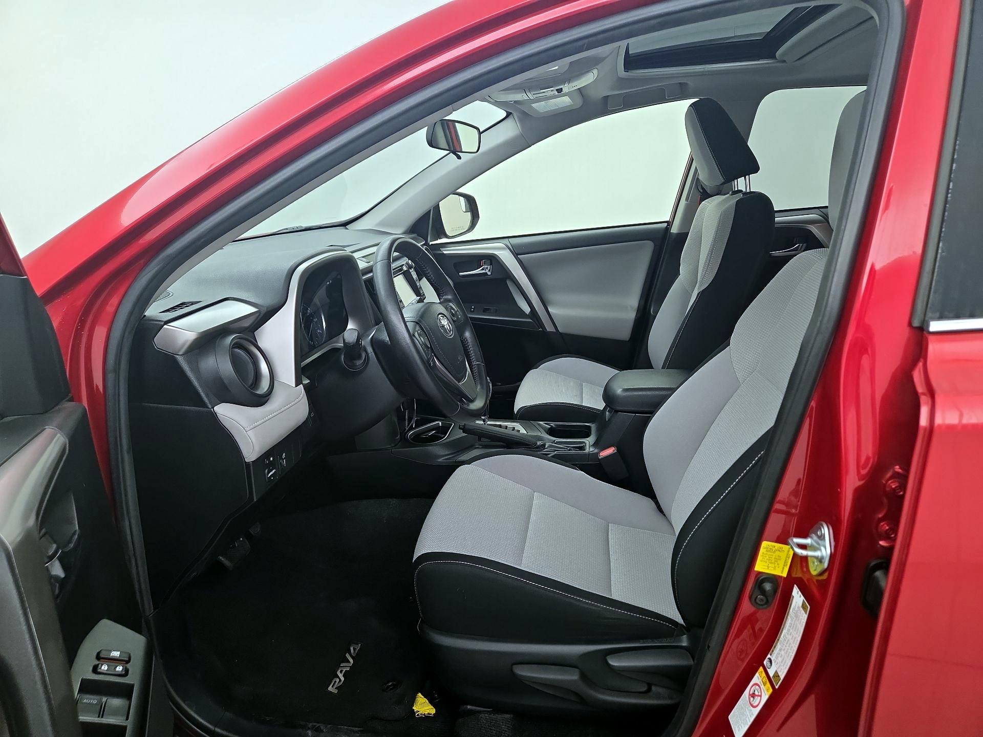Thumbnail: 2016 Toyota RAV4 - 11