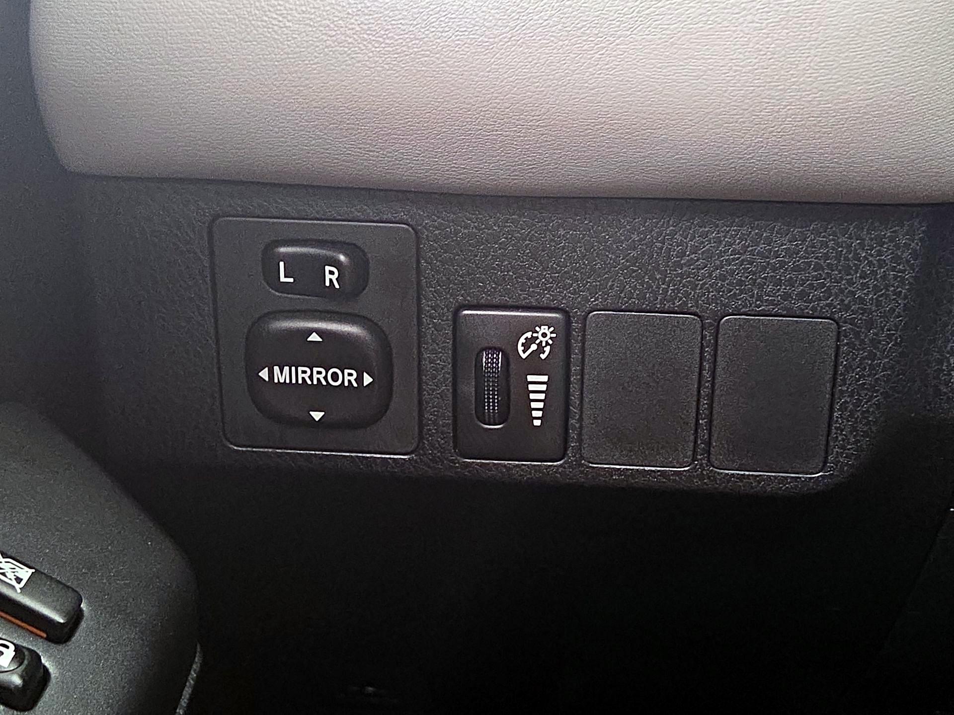 Thumbnail: 2016 Toyota RAV4 - 13