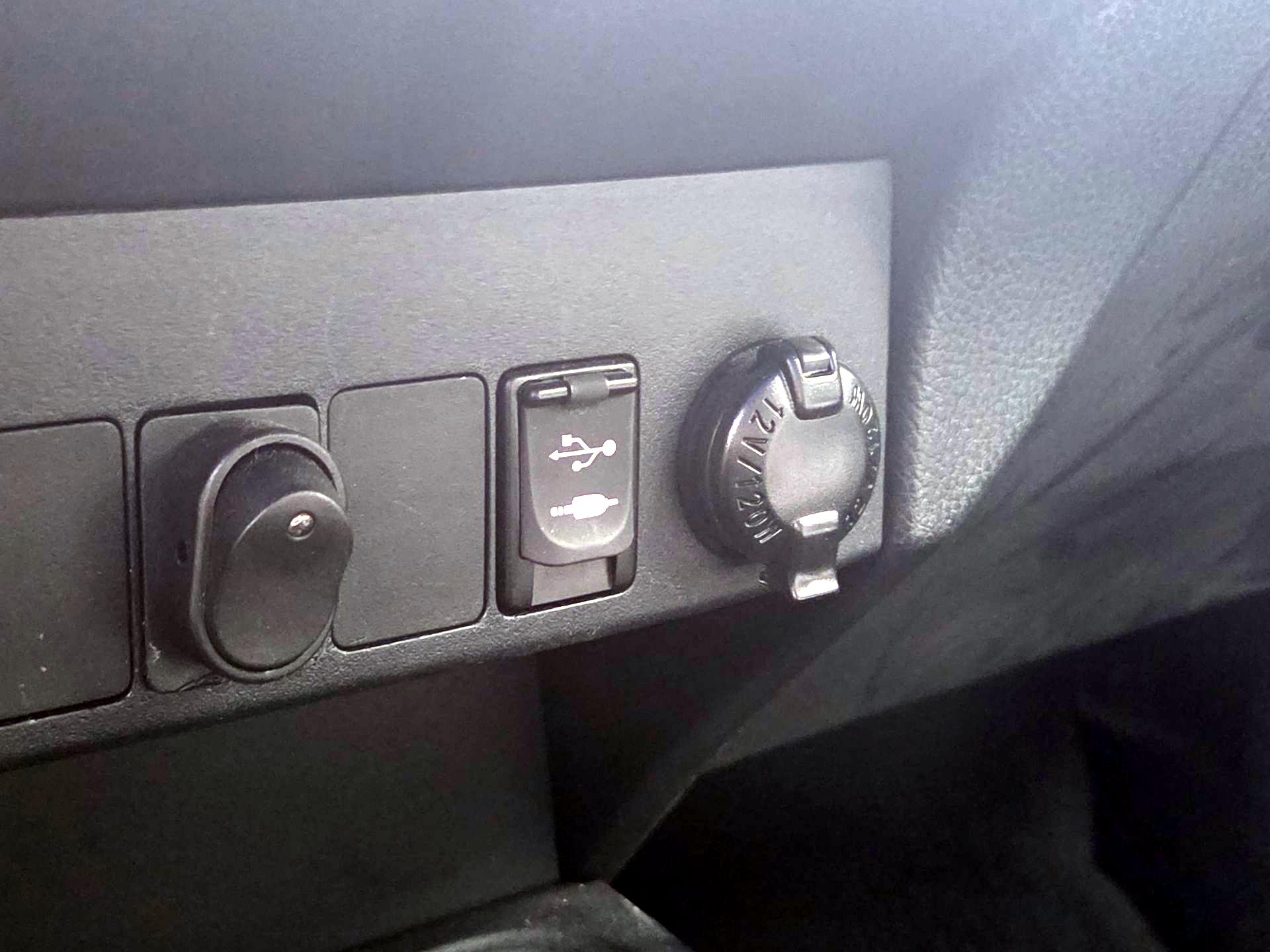 Thumbnail: 2016 Toyota RAV4 - 18