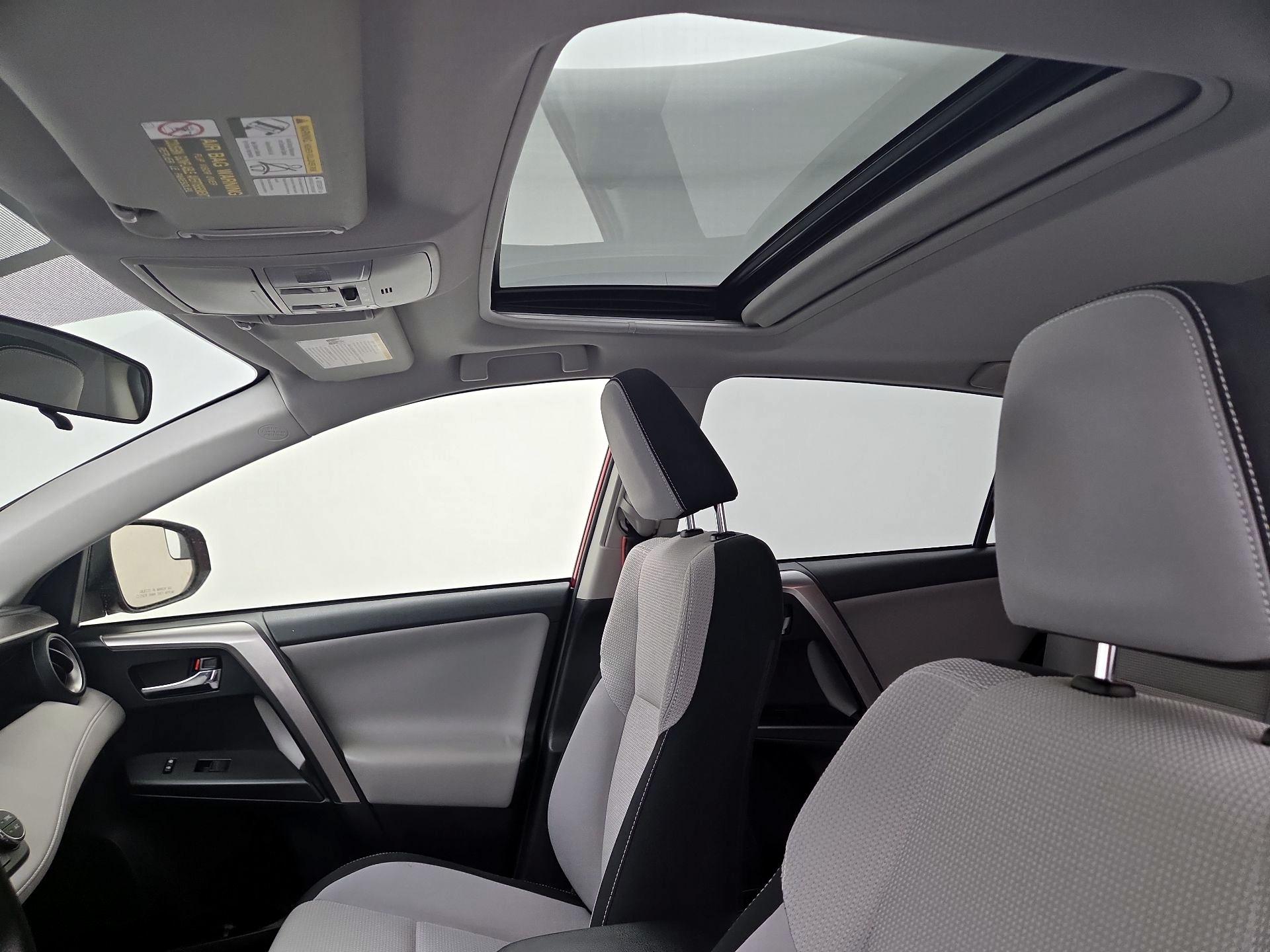 Thumbnail: 2016 Toyota RAV4 - 19