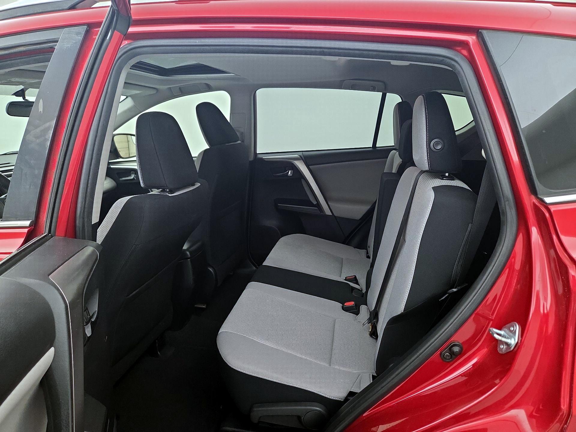 Thumbnail: 2016 Toyota RAV4 - 20