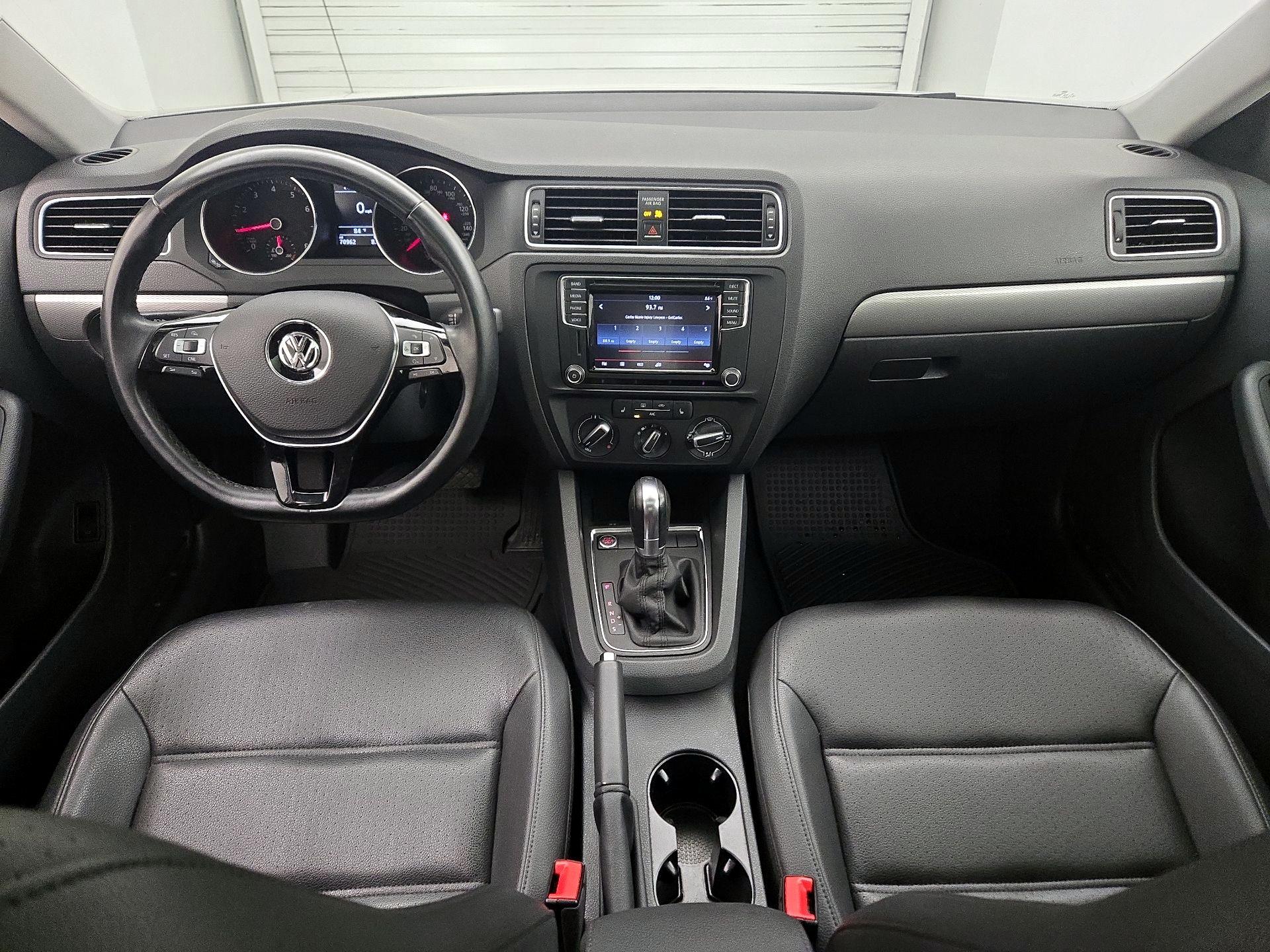 Thumbnail: 2017 Volkswagen Jetta - 9