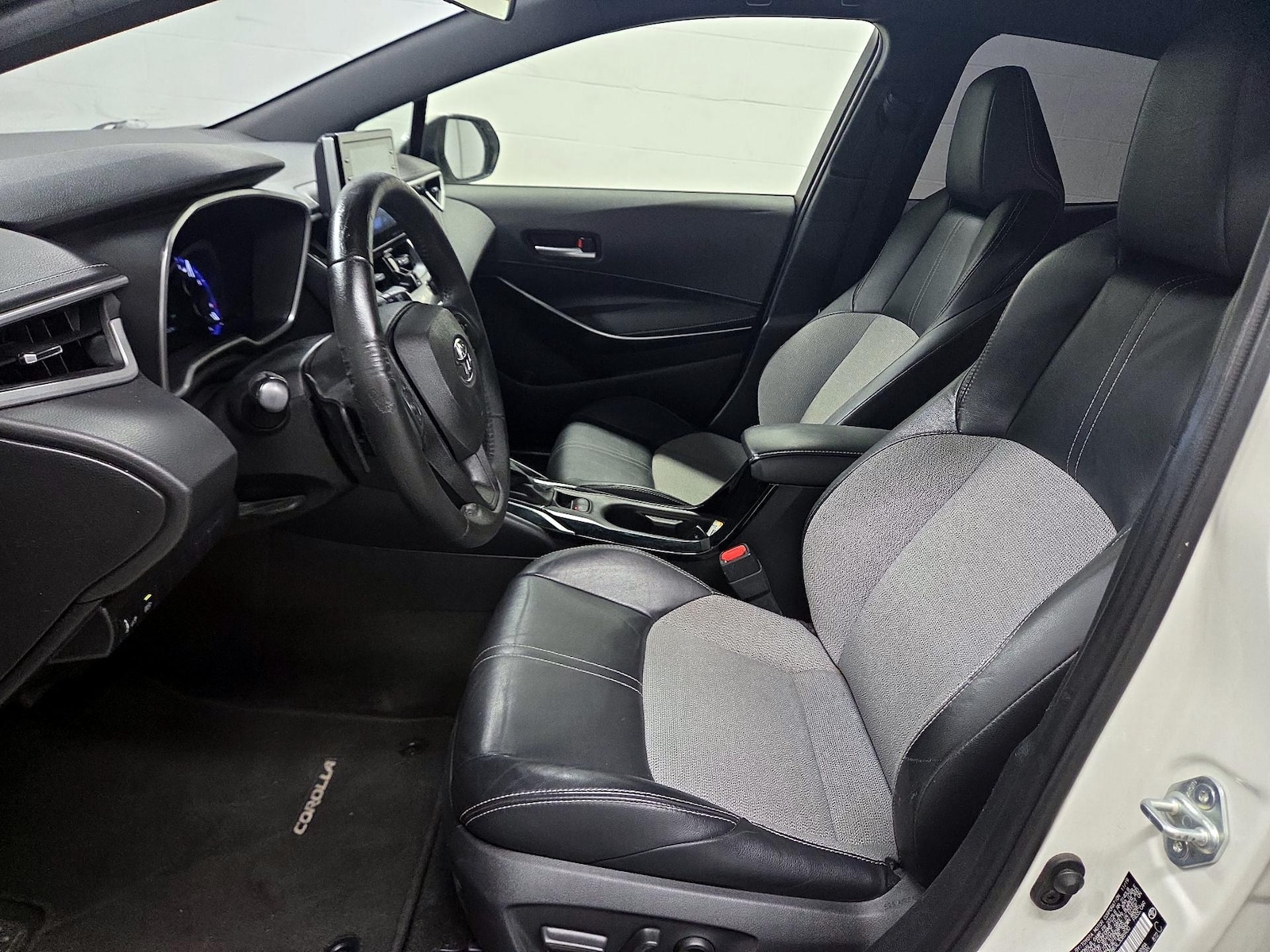 2020 Toyota Corolla Hatchback XSE - Photo 12
