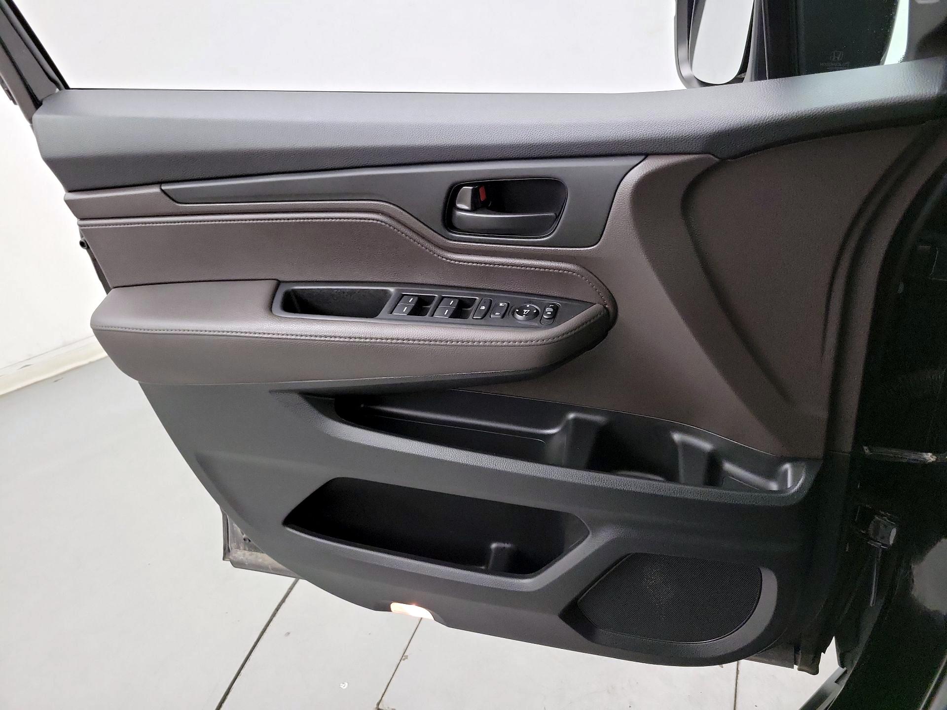 Thumbnail: 2019 Honda Odyssey - 10