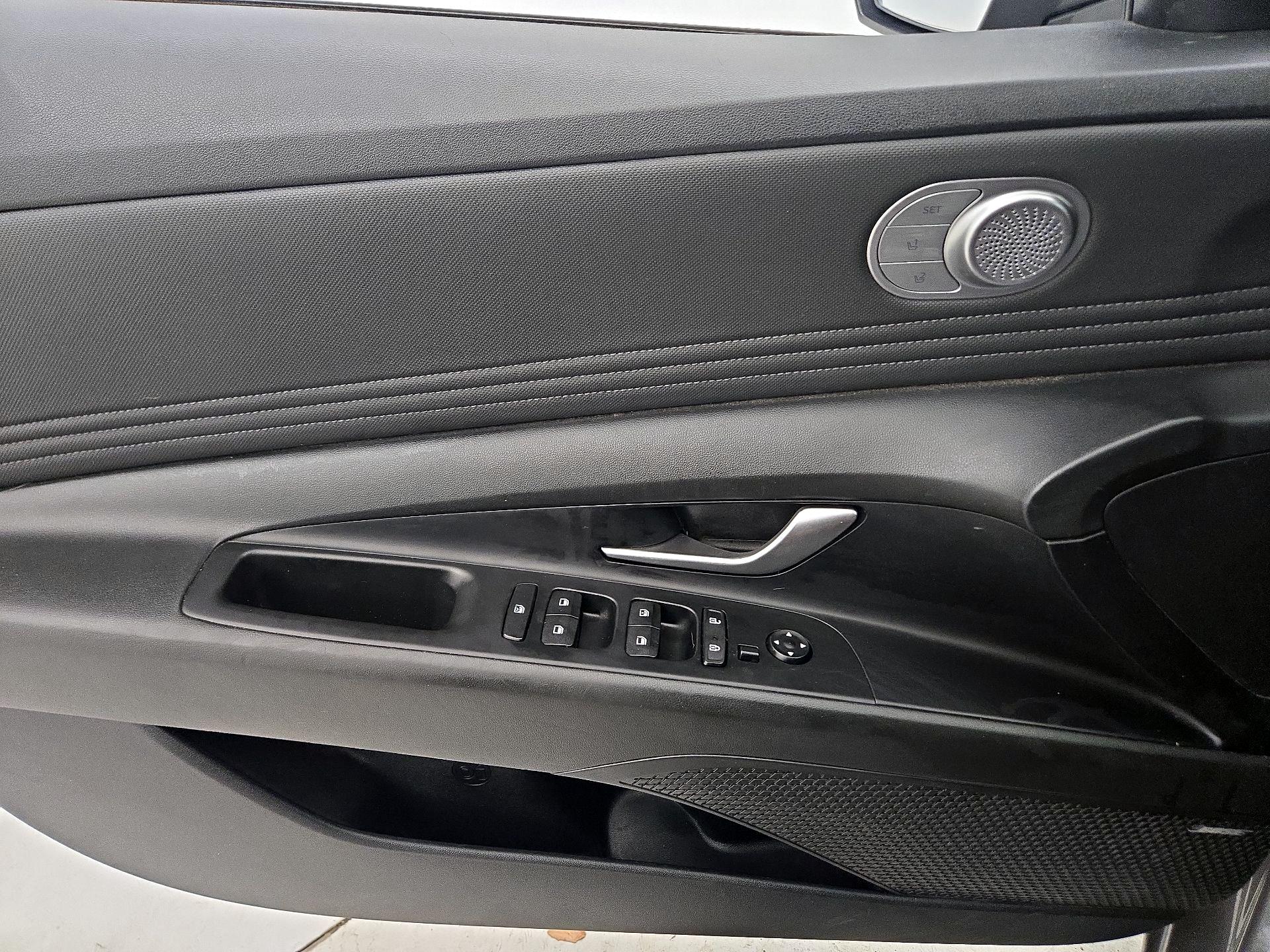 Thumbnail: 2021 Hyundai Elantra - 12