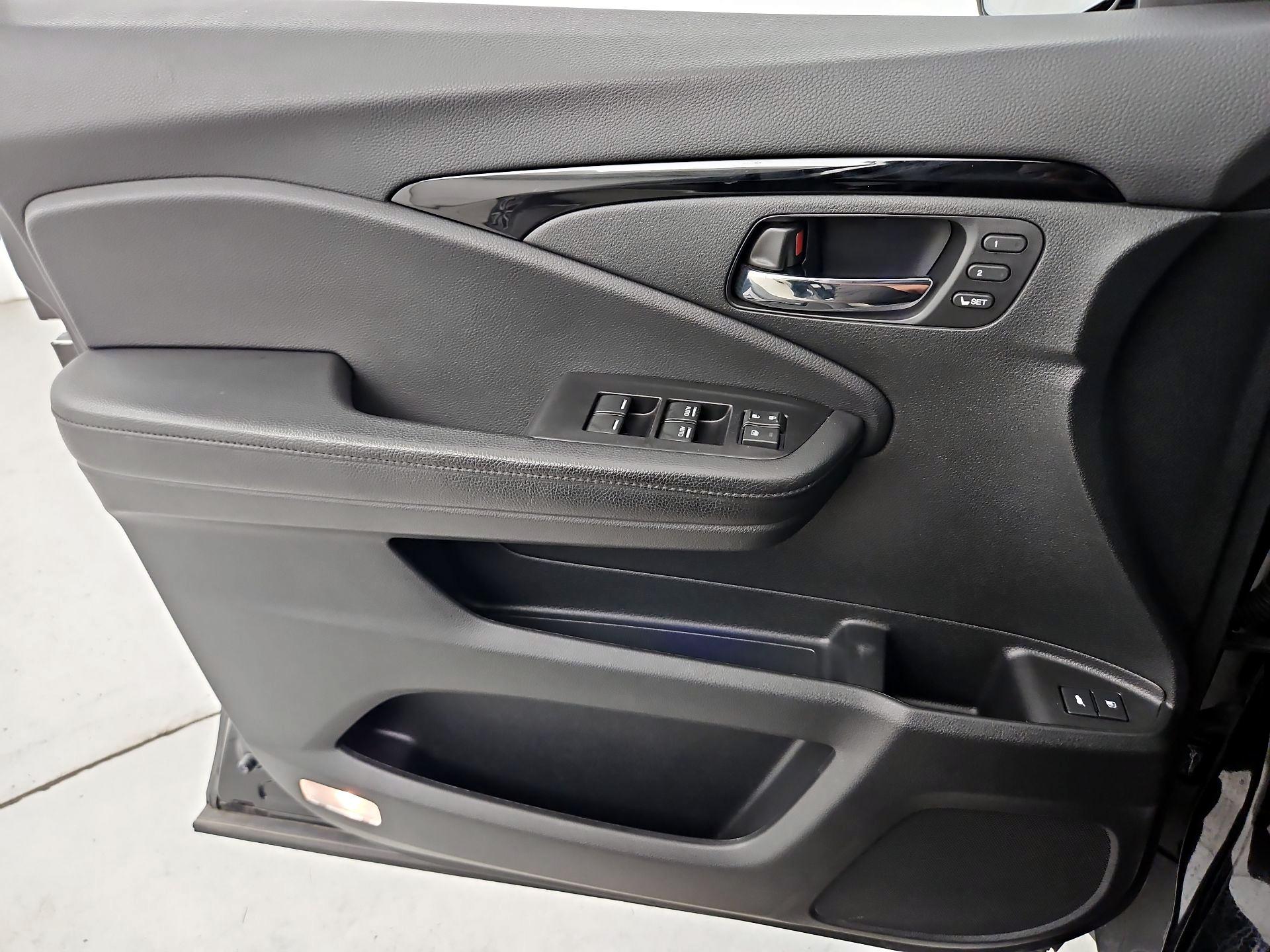 Thumbnail: 2019 Honda Pilot - 12