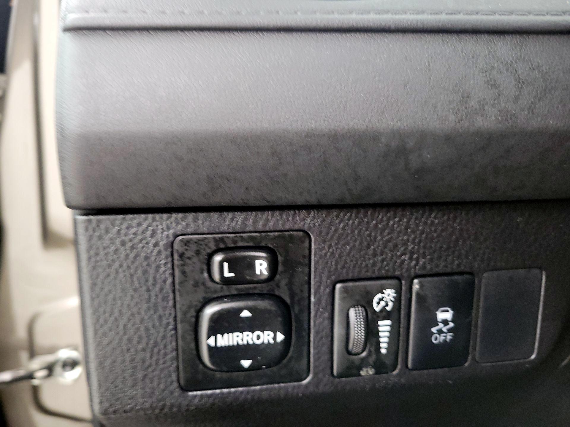 Thumbnail: 2015 Toyota RAV4 - 11