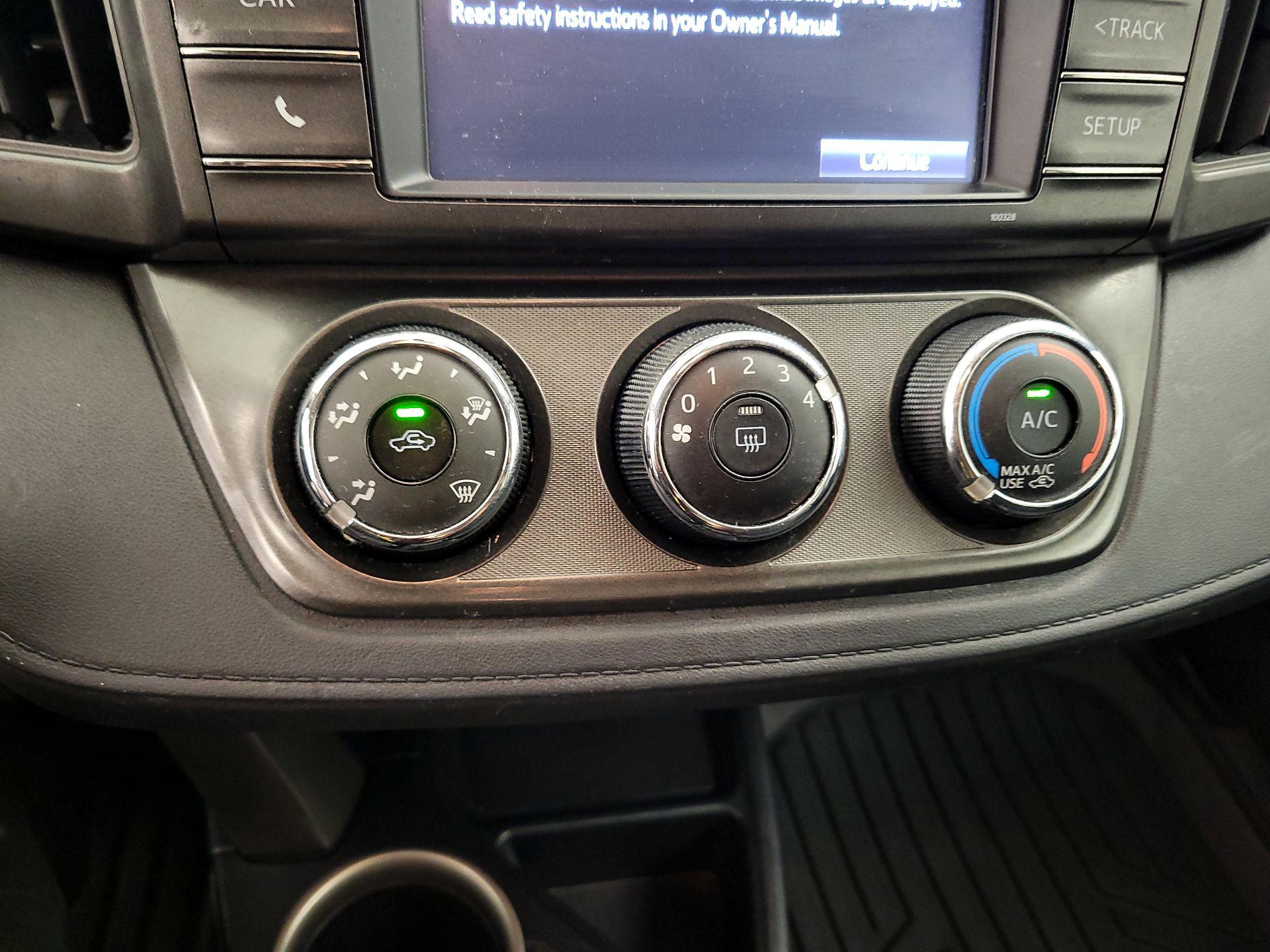 Thumbnail: 2015 Toyota RAV4 - 14