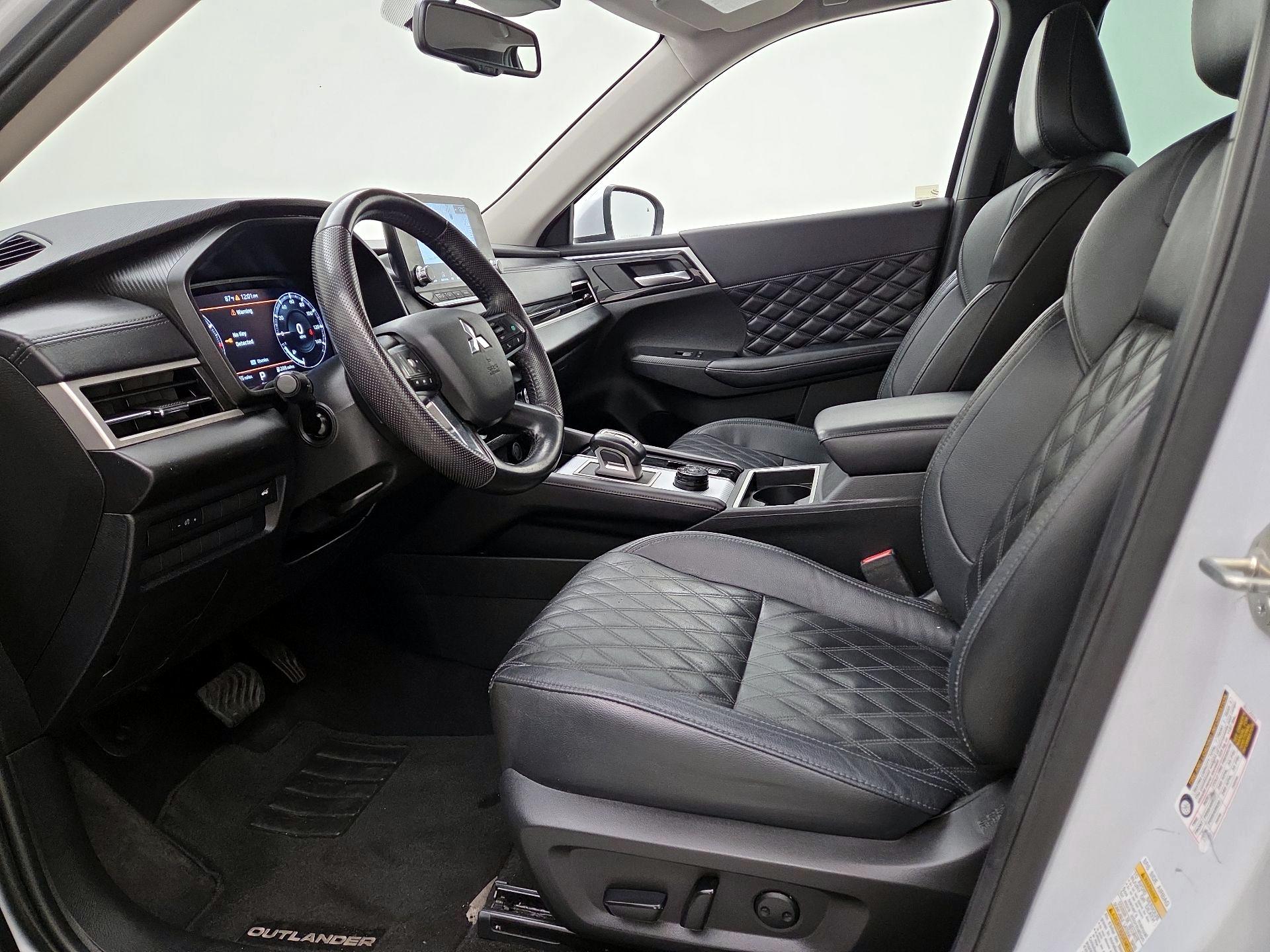 Thumbnail: 2023 Mitsubishi Outlander - 11