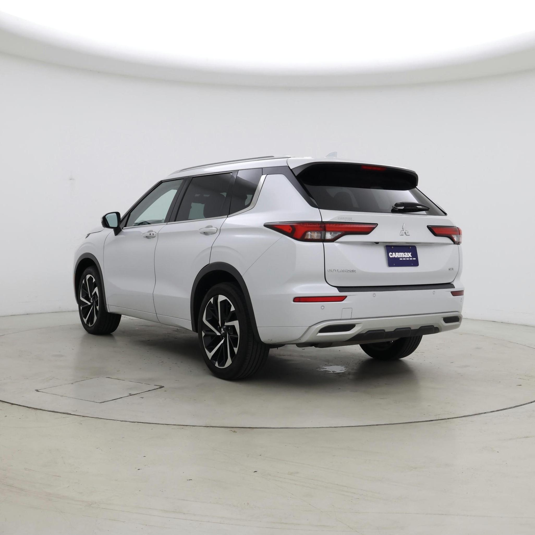 Thumbnail: 2023 Mitsubishi Outlander - 2