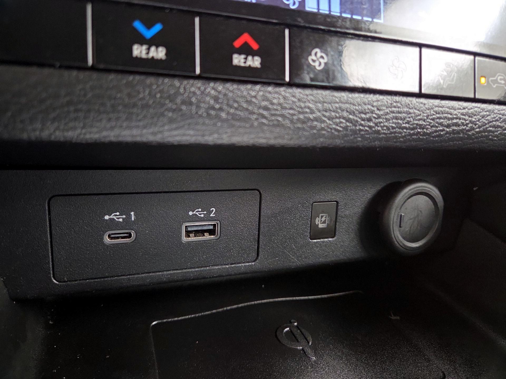Thumbnail: 2023 Mitsubishi Outlander - 19
