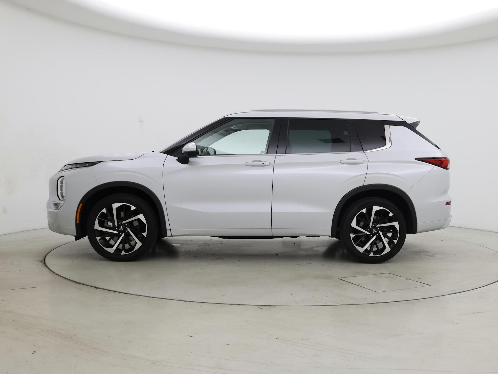 2023 Mitsubishi Outlander SEL - Photo 4