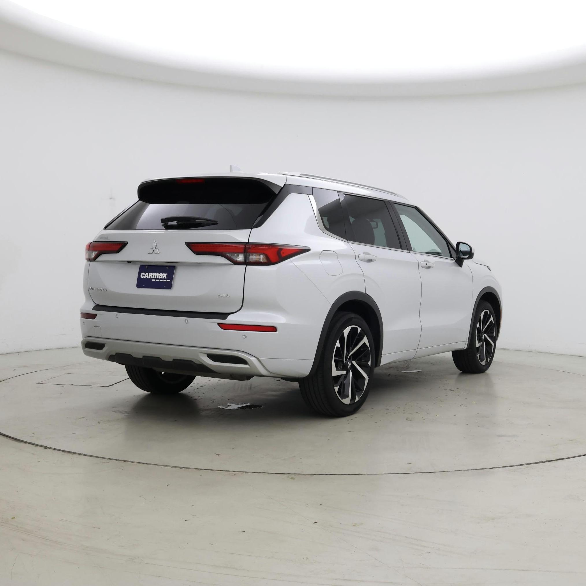 Thumbnail: 2023 Mitsubishi Outlander - 8