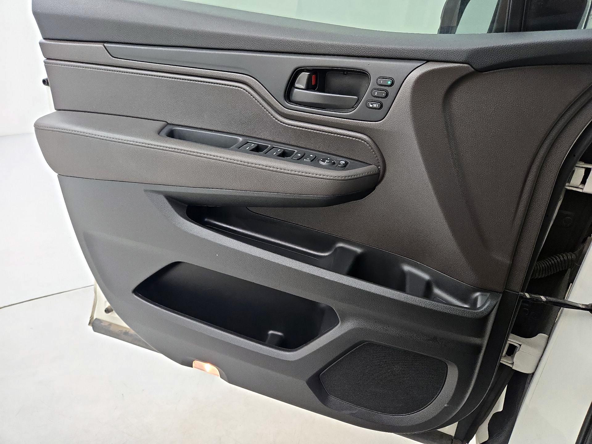 Thumbnail: 2019 Honda Odyssey - 12