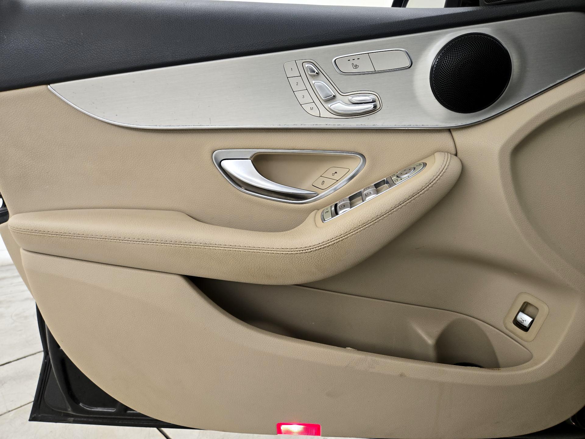 Thumbnail: 2016 Mercedes-Benz C-Class - 12