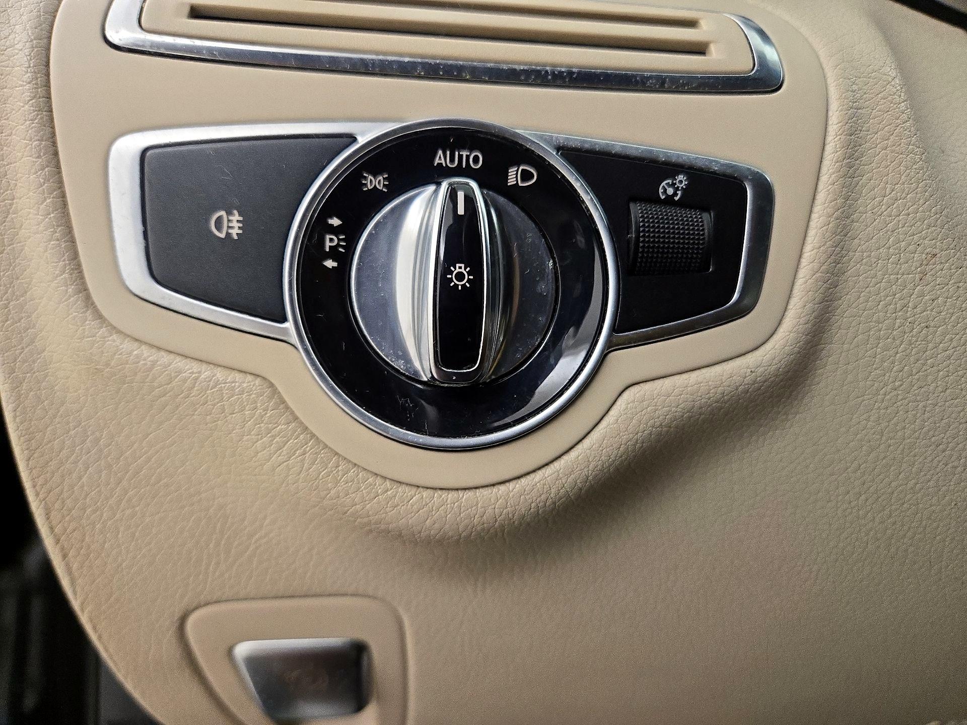 Thumbnail: 2016 Mercedes-Benz C-Class - 13