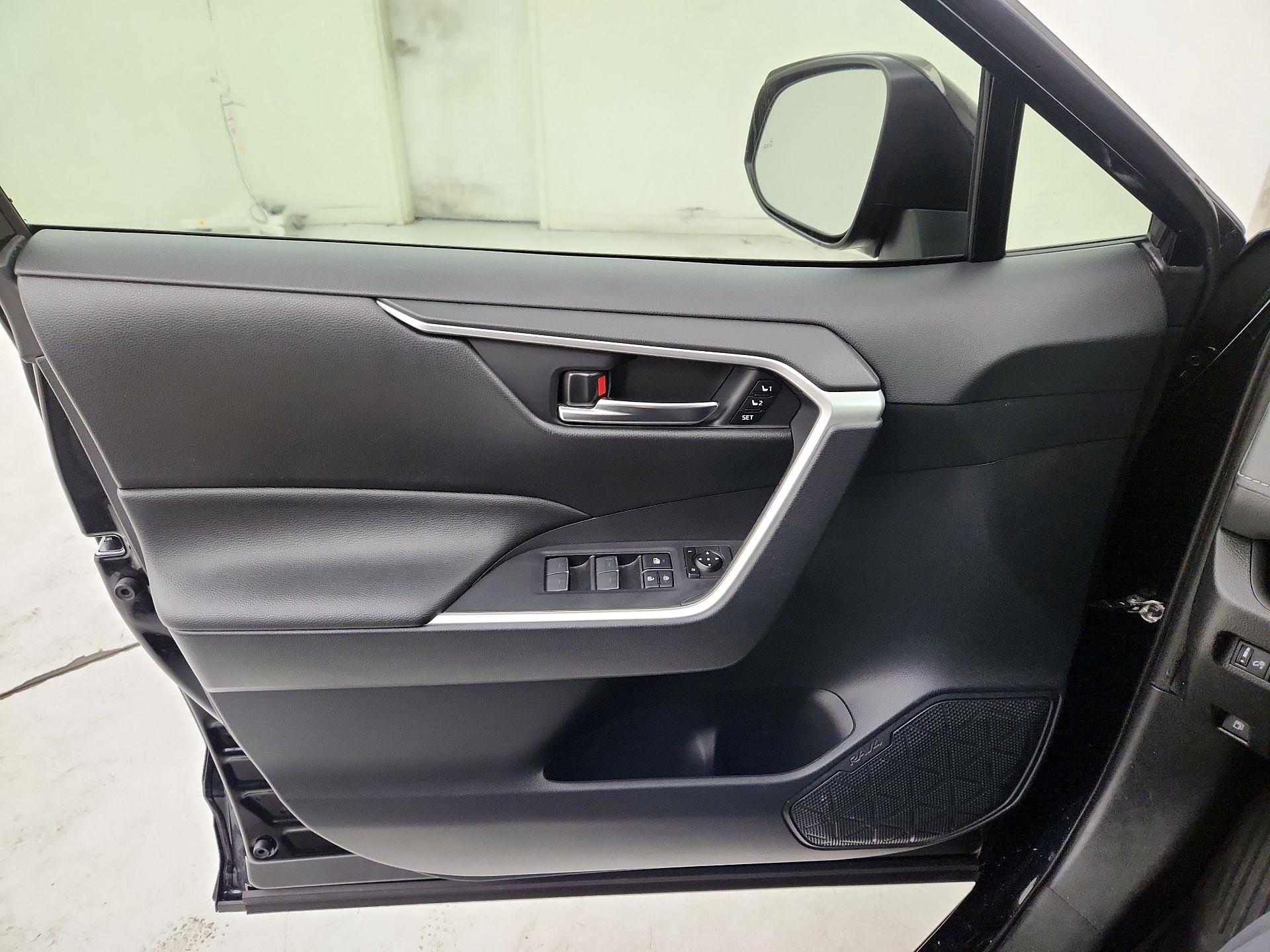Thumbnail: 2023 Toyota RAV4 - 12
