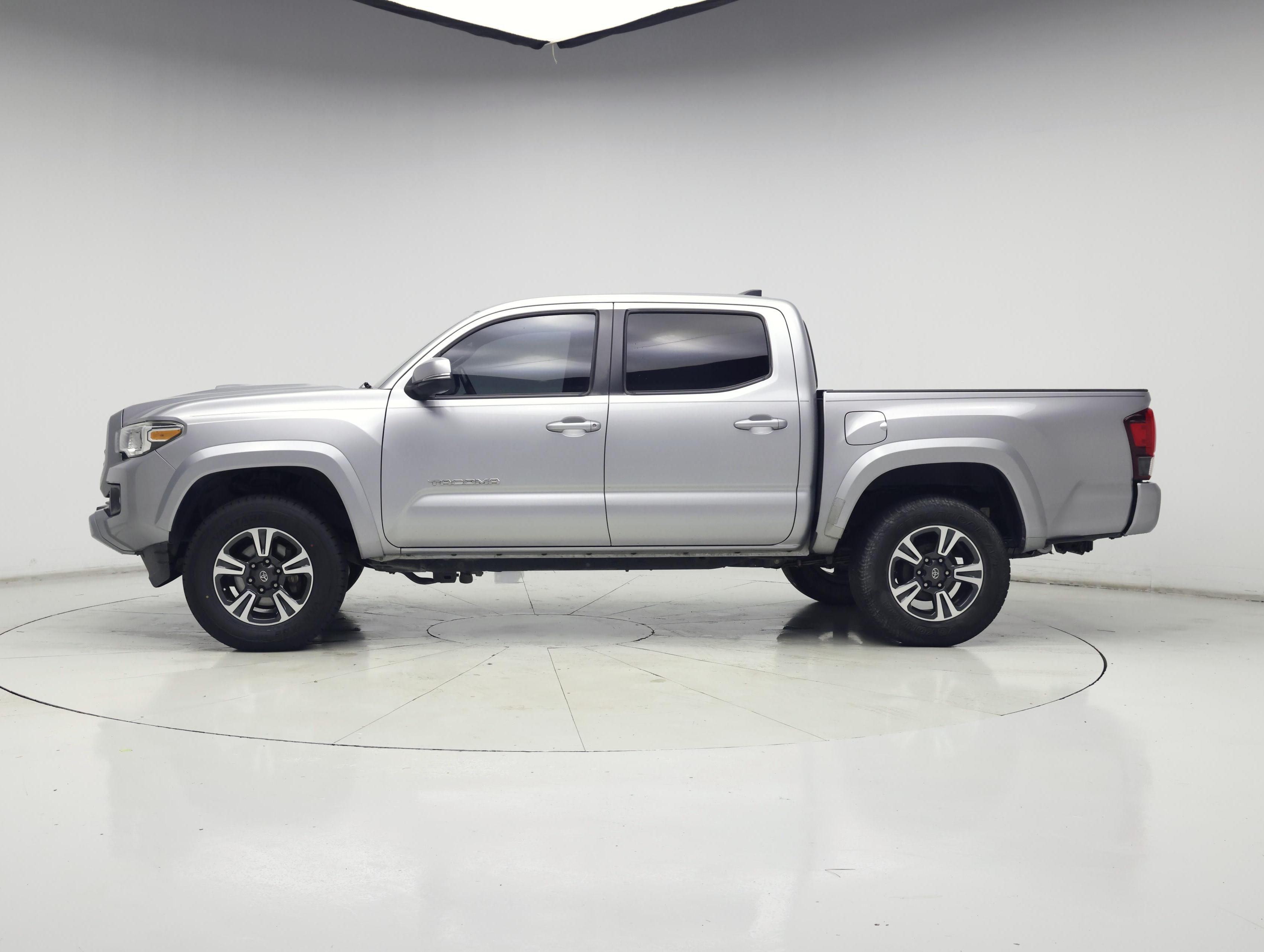 Thumbnail: 2019 Toyota Tacoma - 3