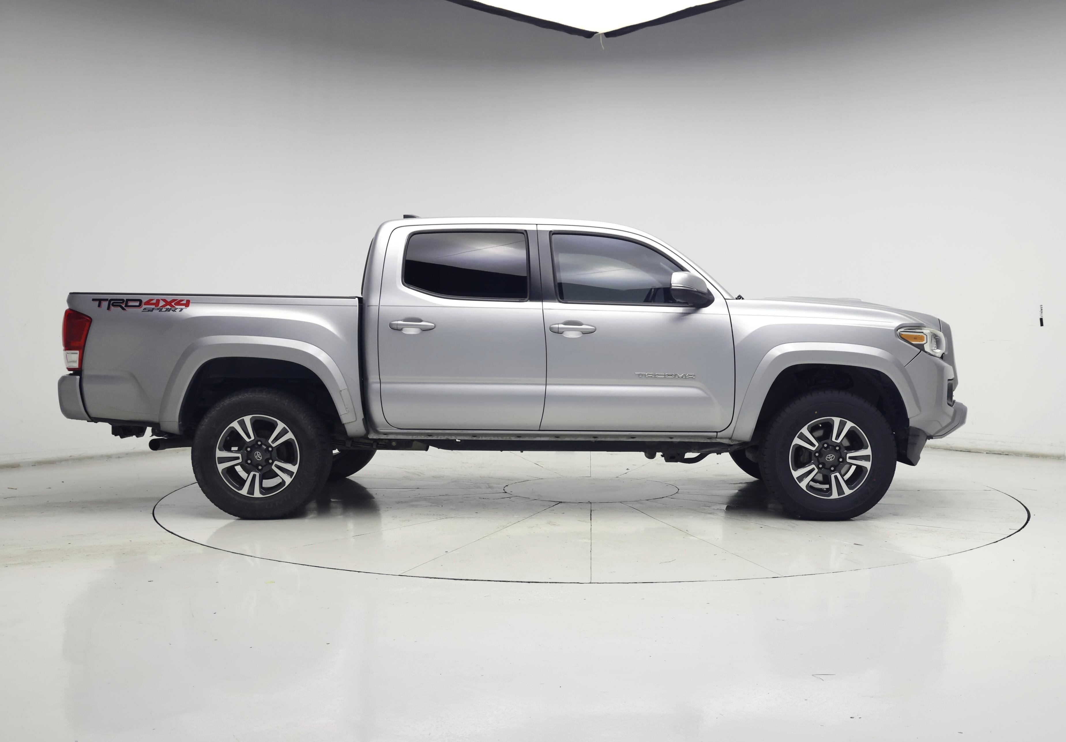 Thumbnail: 2019 Toyota Tacoma - 7