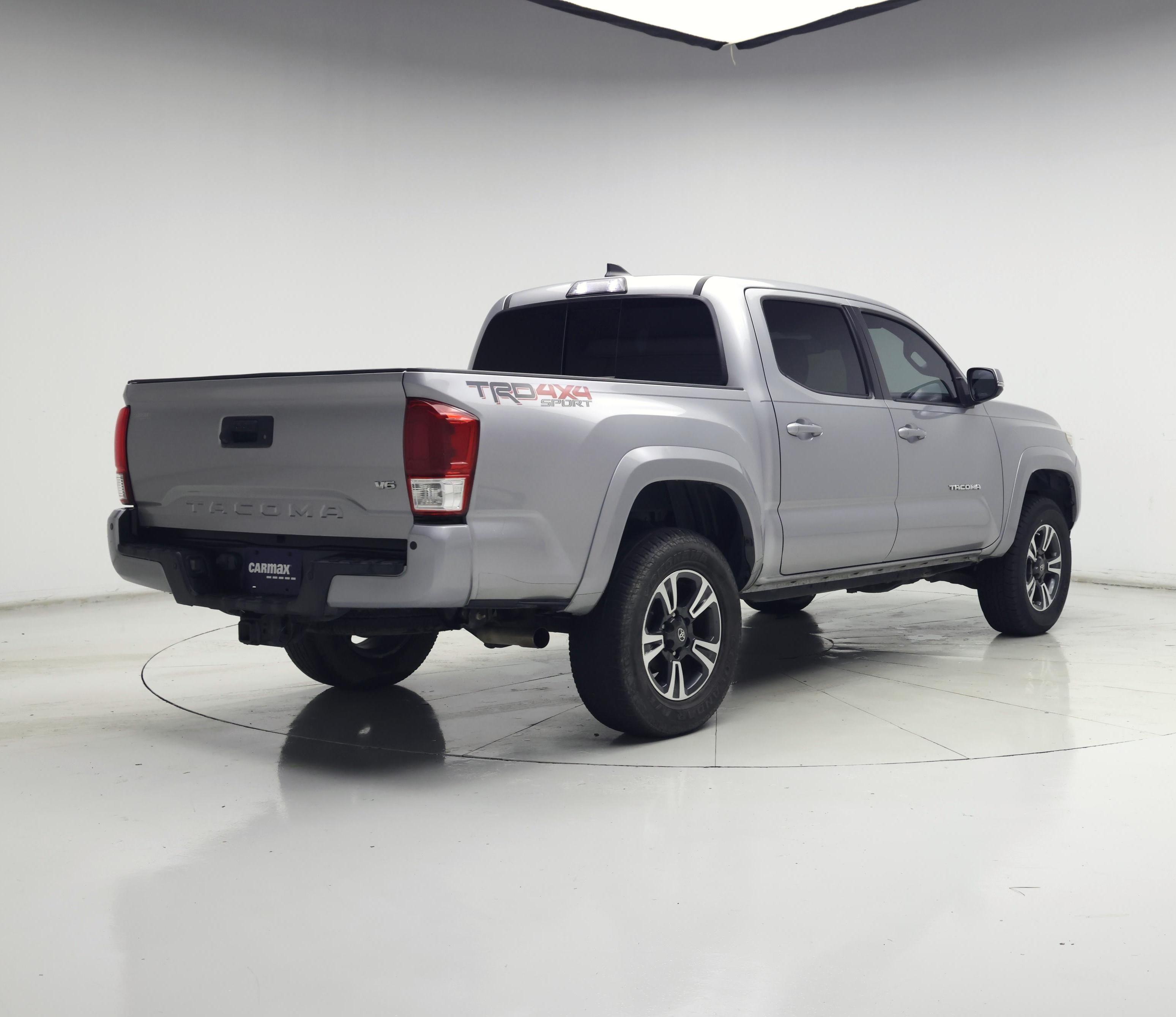 Thumbnail: 2019 Toyota Tacoma - 8