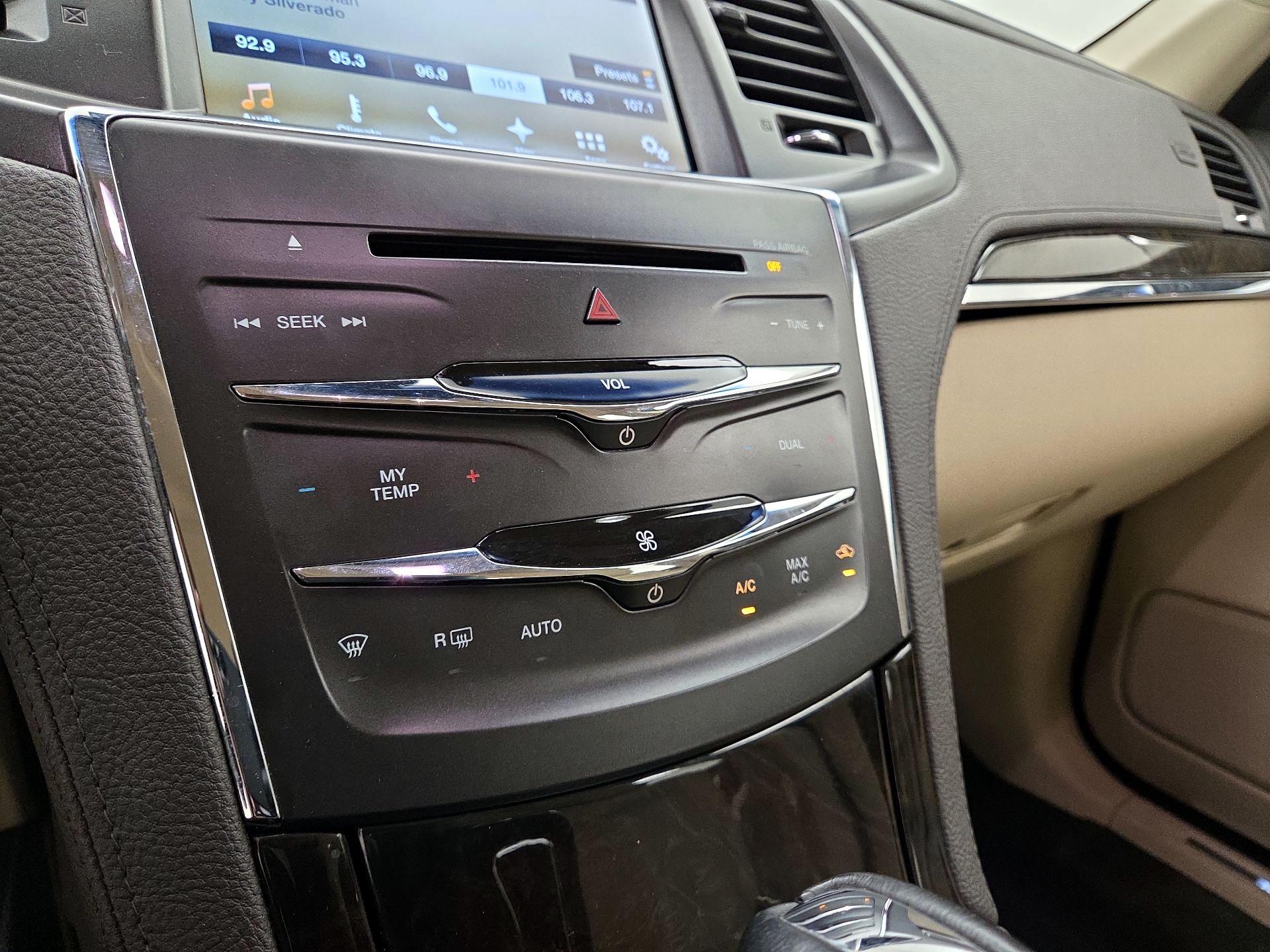 Thumbnail: 2016 Lincoln MKS - 17