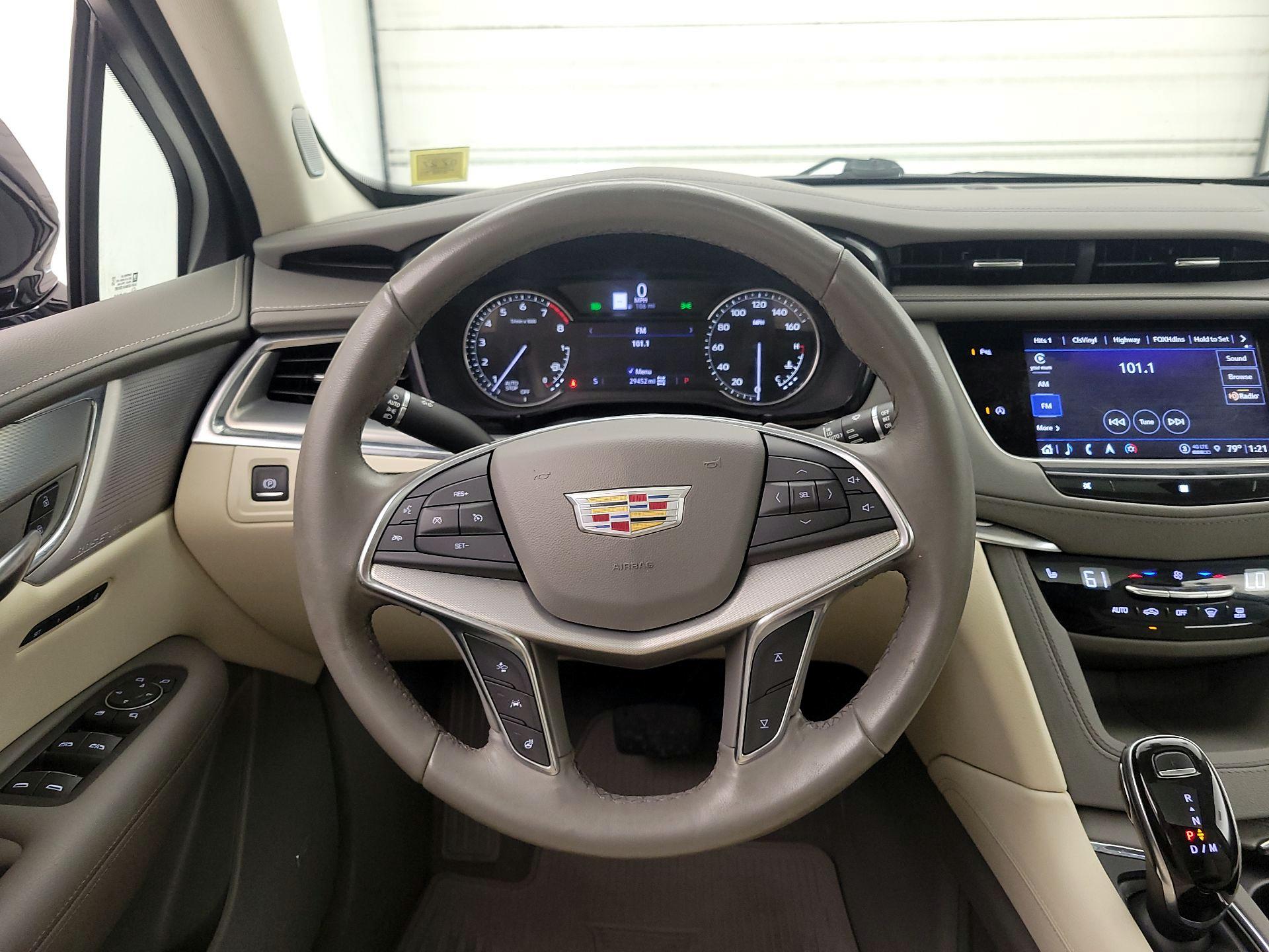 Thumbnail: 2021 Cadillac XT5 - 10