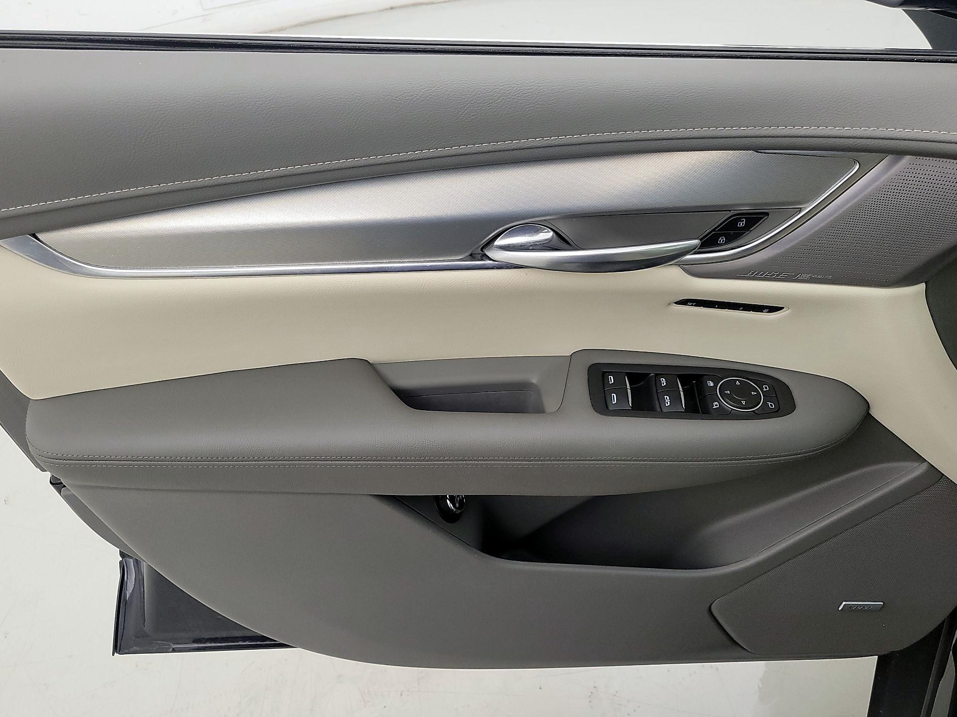 Thumbnail: 2021 Cadillac XT5 - 12
