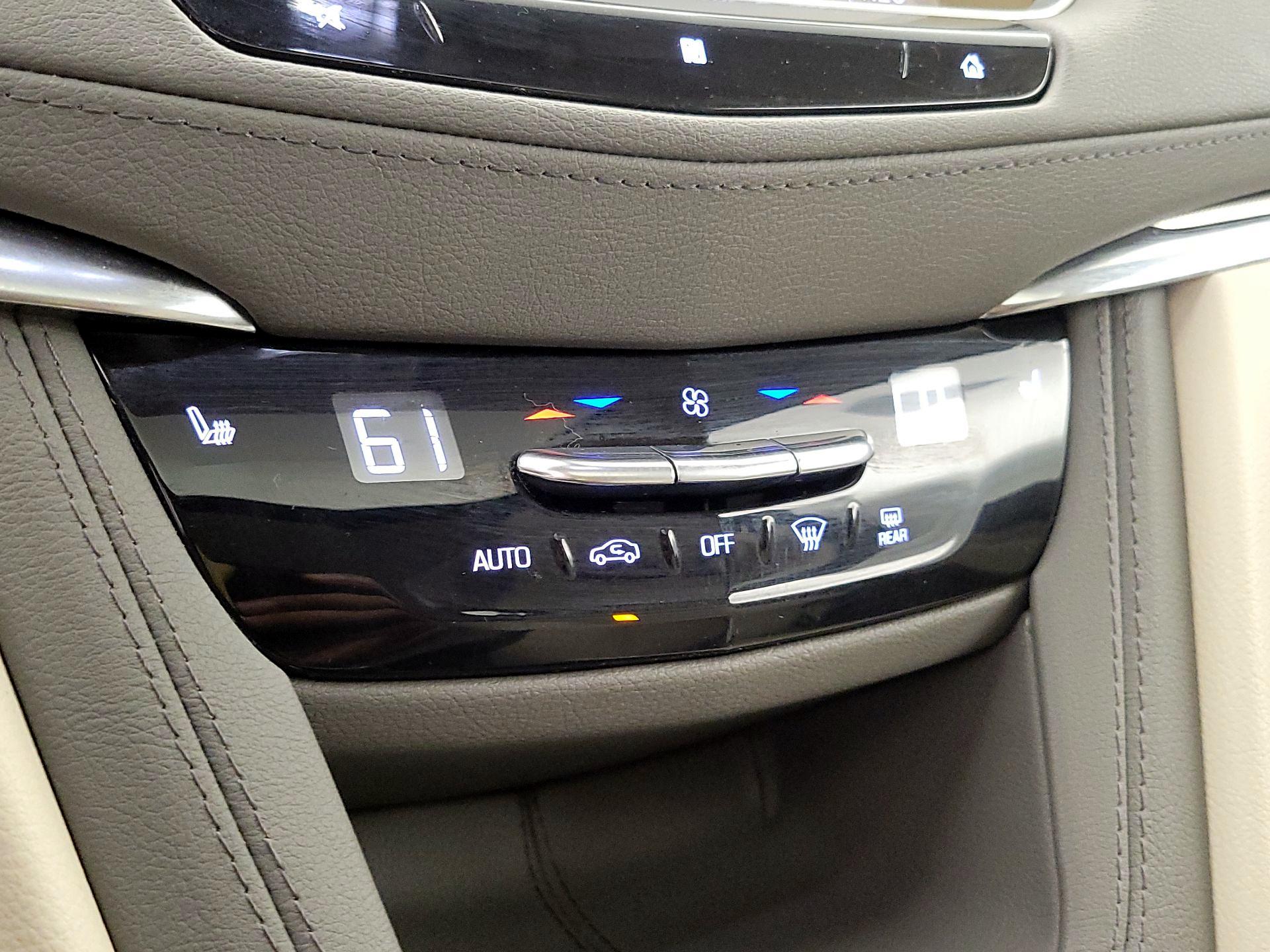 Thumbnail: 2021 Cadillac XT5 - 17