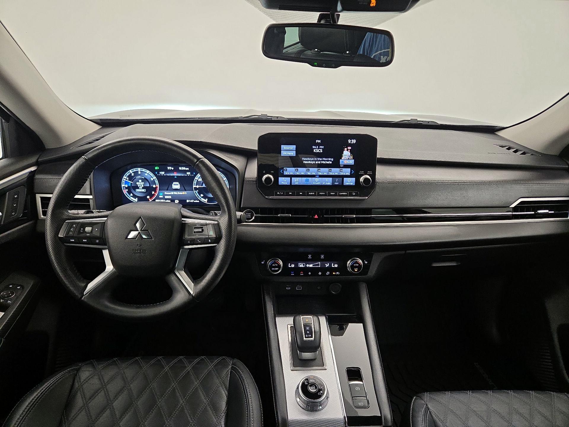 Thumbnail: 2023 Mitsubishi Outlander - 9