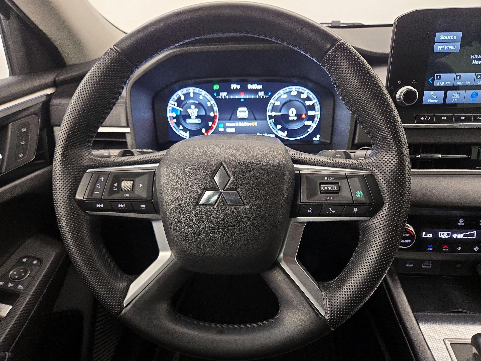 Thumbnail: 2023 Mitsubishi Outlander - 10
