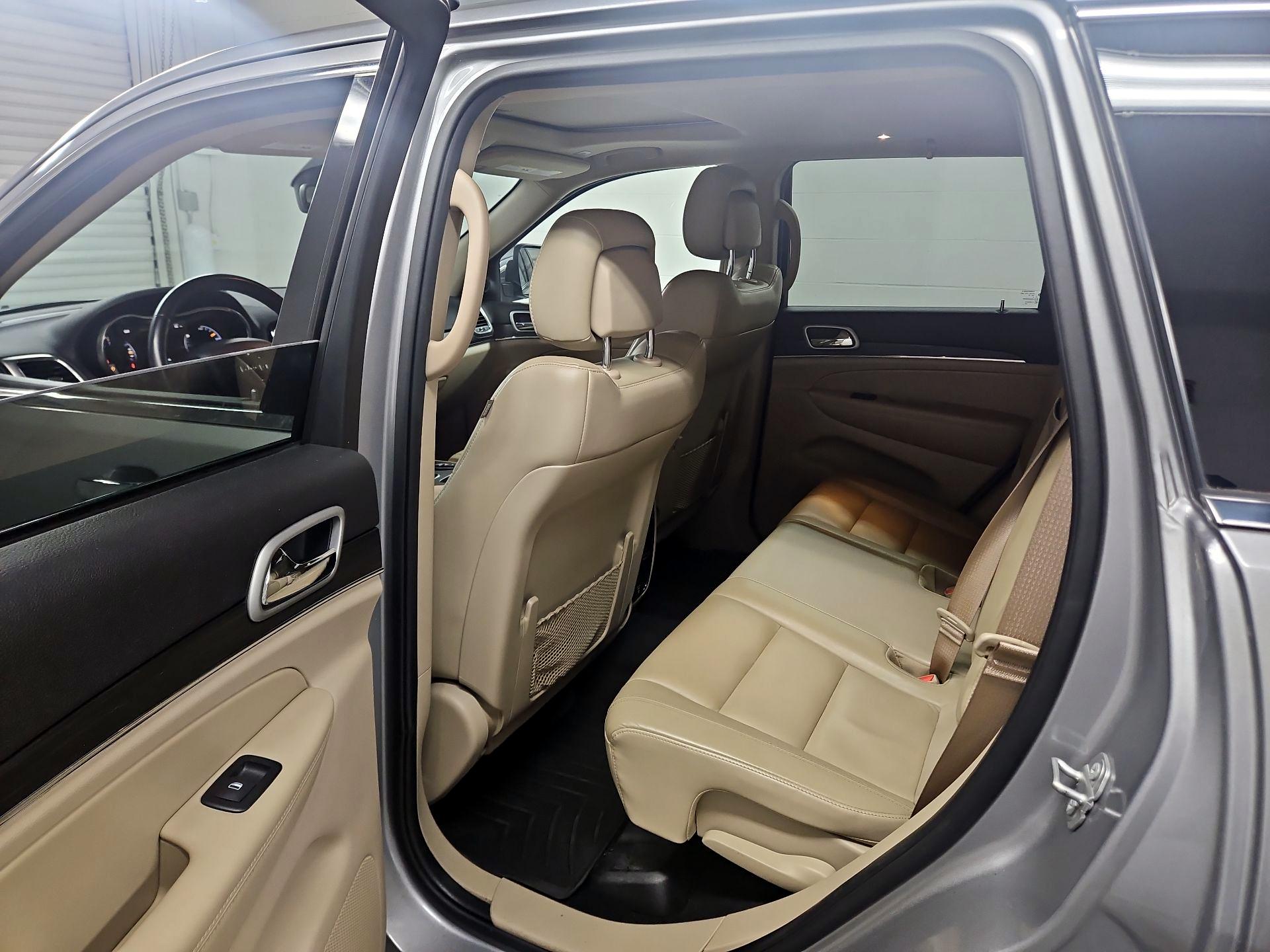 Thumbnail: 2020 Jeep Grand Cherokee - 19